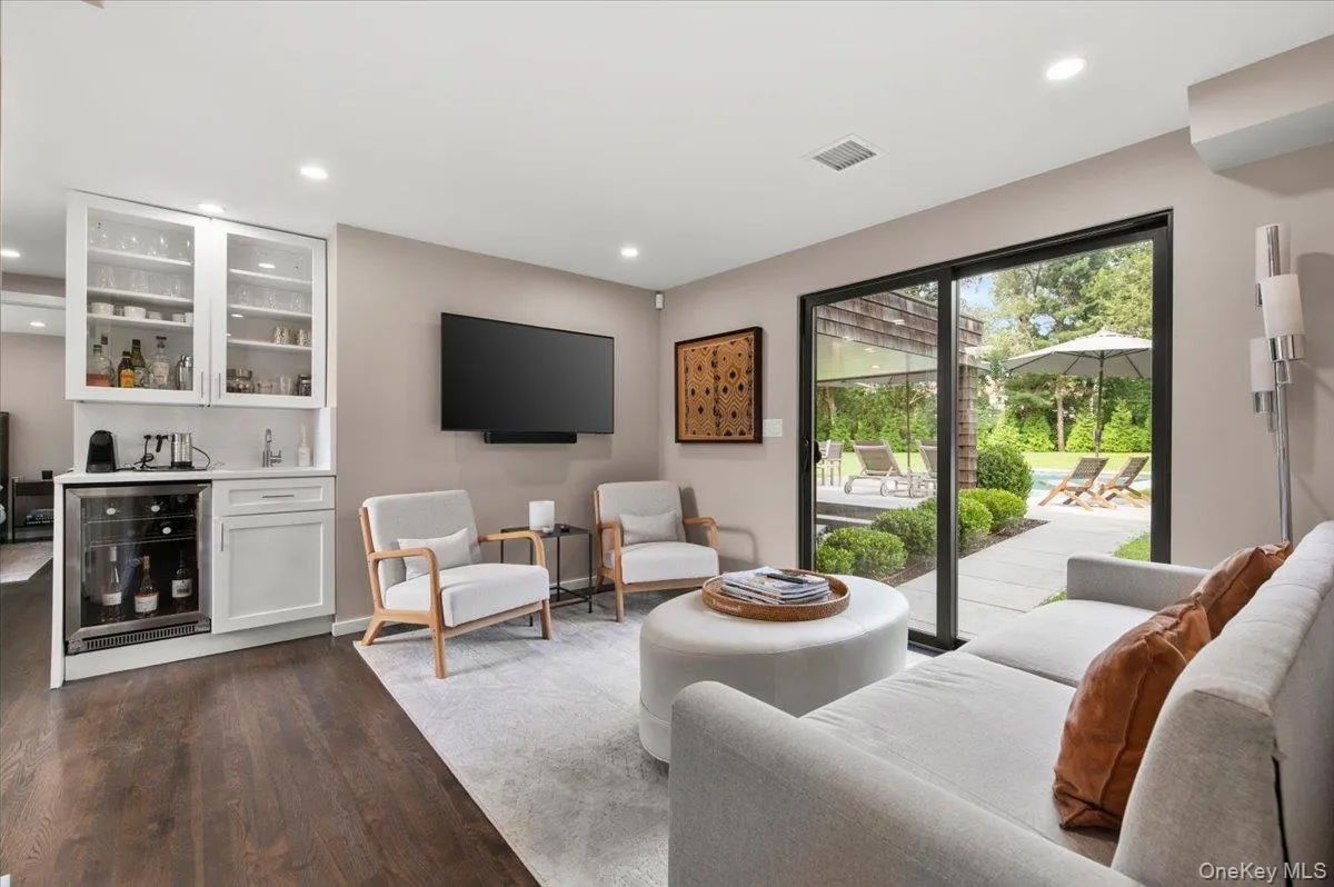 40 Knollwood Drive, Southampton, NY, 5 Bedrooms Bedrooms, 12 Rooms Rooms,4 BathroomsBathrooms,Residential,For Rent,Knollwood,0,1054363 40 Knollwood Drive, Southampton, NY, 5 Bedrooms Bedrooms, 12 Rooms Rooms,4 BathroomsBathrooms,Residential,For Rent,Knollwood,0,1054363