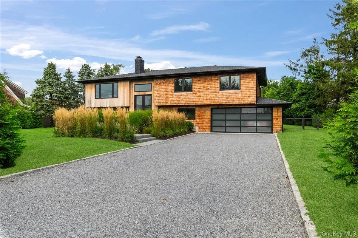 40 Knollwood Drive, Southampton, New York 11968