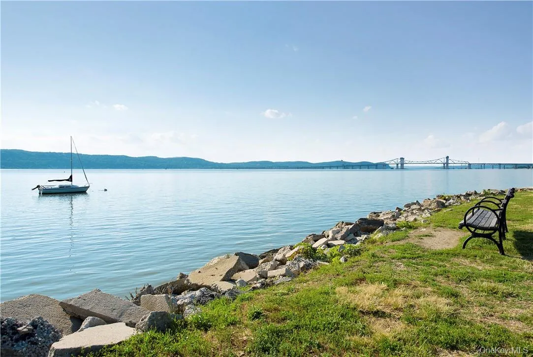 Matthiessen Park with views of the Tappan Zee. Peaceful. Matthiessen Park with views of the Tappan Zee. Peaceful.