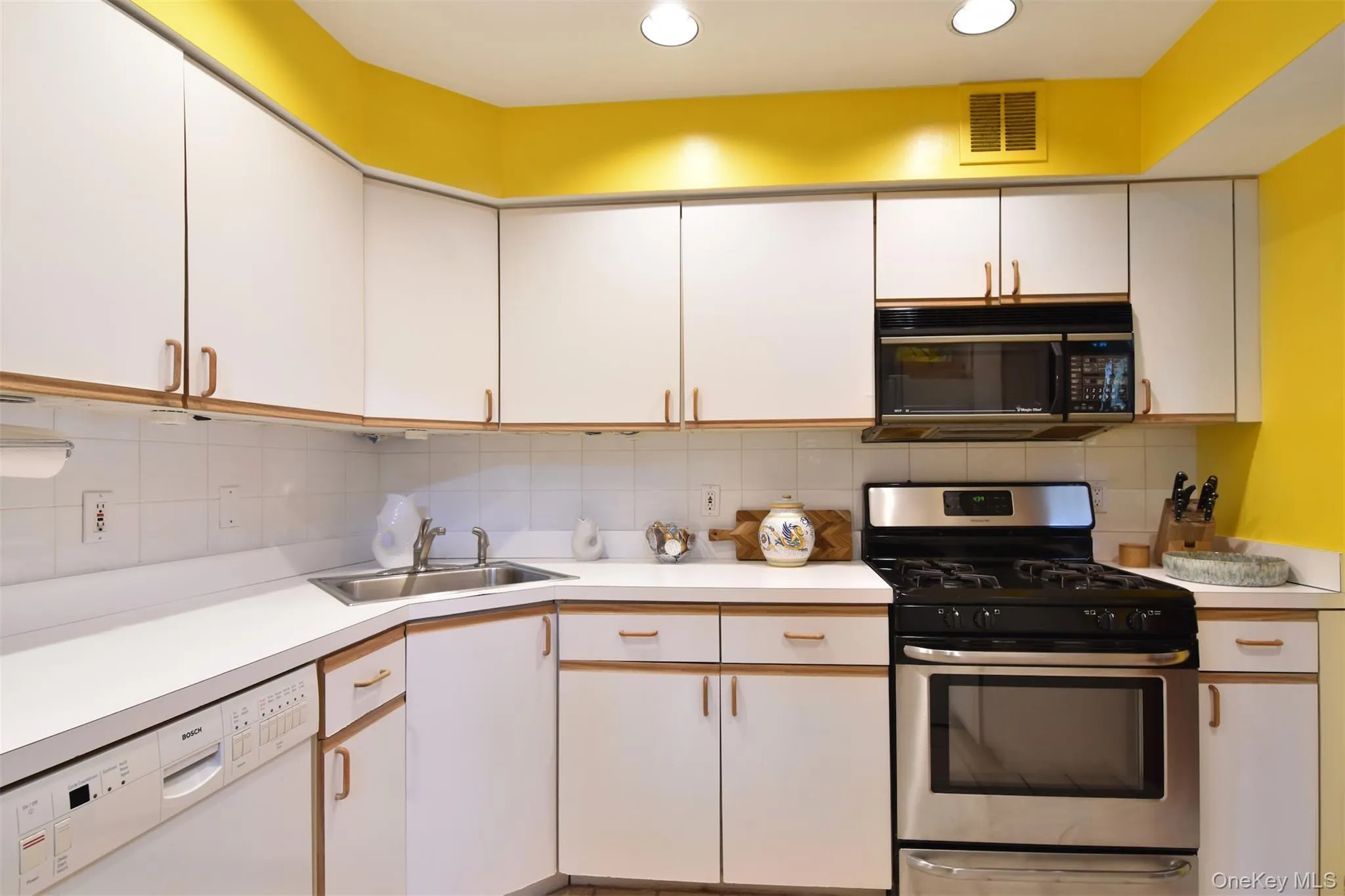 26 Sunnyside Place, Greenburgh, NY, 2 Bedrooms Bedrooms, 7 Rooms Rooms,3 BathroomsBathrooms,Residential Lease,For Rent,Sunnyside,0,1054365 26 Sunnyside Place, Greenburgh, NY, 2 Bedrooms Bedrooms, 7 Rooms Rooms,3 BathroomsBathrooms,Residential Lease,For Rent,Sunnyside,0,1054365