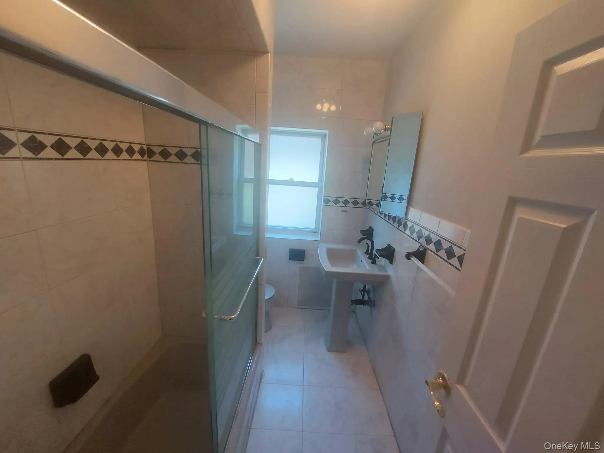 368 Packman Avenue, Mount Vernon, NY, 3 Bedroom Bedrooms, 6 Room Rooms,1 BathroomBathrooms,Residential Lease,For Rent,Packman,0,1054368 368 Packman Avenue, Mount Vernon, NY, 3 Bedroom Bedrooms, 6 Room Rooms,1 BathroomBathrooms,Residential Lease,For Rent,Packman,0,1054368