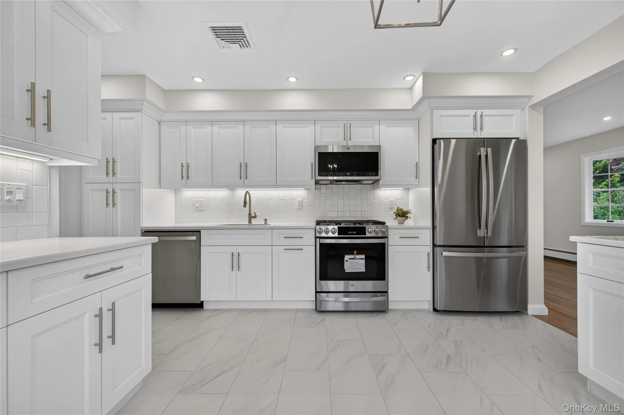 70 Woodedge Road, North Hempstead, NY, 4 Bedrooms Bedrooms, 8 Rooms Rooms,2 BathroomsBathrooms,Residential Lease,For Rent,Woodedge,0,1054371 70 Woodedge Road, North Hempstead, NY, 4 Bedrooms Bedrooms, 8 Rooms Rooms,2 BathroomsBathrooms,Residential Lease,For Rent,Woodedge,0,1054371