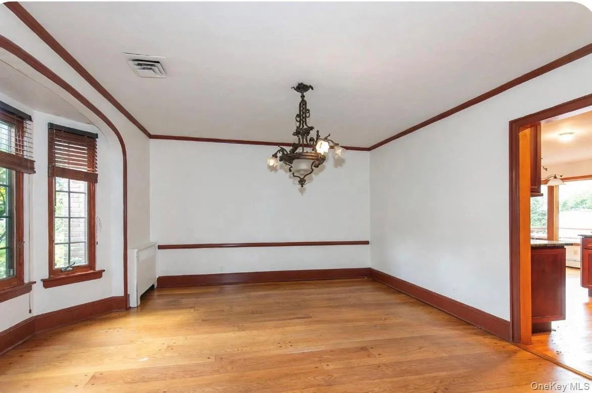 85 Oxford Boulevard, North Hempstead, NY, 6 Bedrooms Bedrooms, 11 Rooms Rooms,3 BathroomsBathrooms,Residential,For Rent,Oxford,0,1054386 85 Oxford Boulevard, North Hempstead, NY, 6 Bedrooms Bedrooms, 11 Rooms Rooms,3 BathroomsBathrooms,Residential,For Rent,Oxford,0,1054386