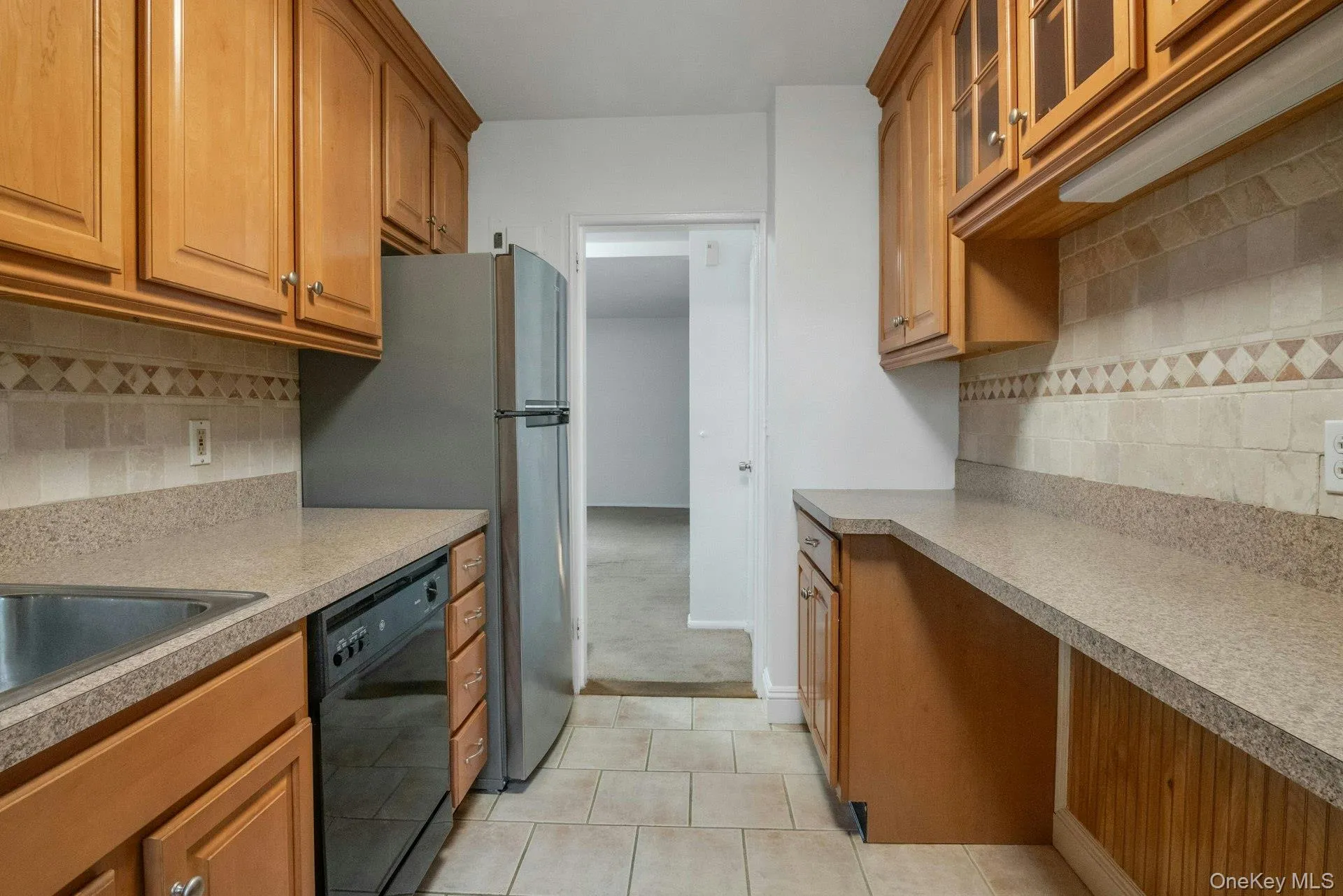 Plenty of Counter Space Accommodating Stool Seating. Plenty of Counter Space Accommodating Stool Seating.