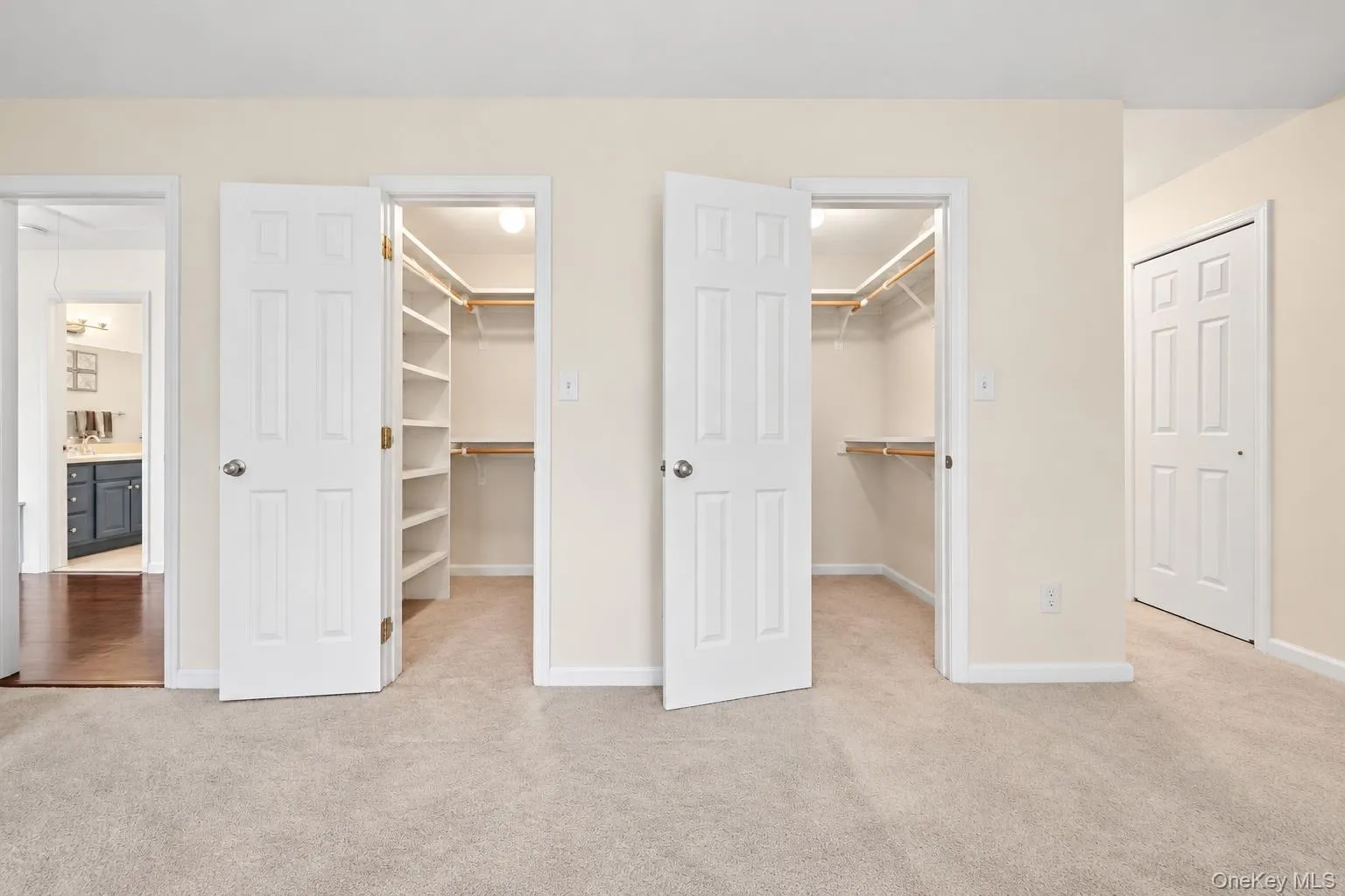 VS Walk in Closet VS Walk in Closet