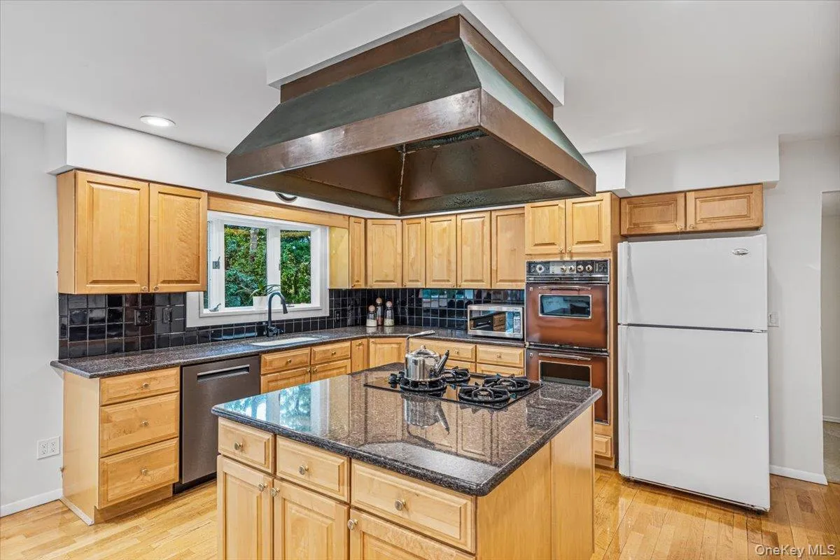 27 Winter Lane, Huntington, NY, 5 Bedrooms Bedrooms, 11 Rooms Rooms,3 BathroomsBathrooms,Residential,For Rent,Winter,0,1054397 27 Winter Lane, Huntington, NY, 5 Bedrooms Bedrooms, 11 Rooms Rooms,3 BathroomsBathrooms,Residential,For Rent,Winter,0,1054397