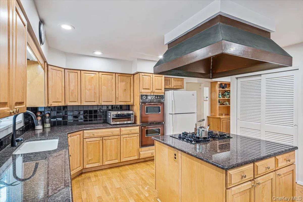 27 Winter Lane, Huntington, NY, 5 Bedrooms Bedrooms, 11 Rooms Rooms,3 BathroomsBathrooms,Residential,For Rent,Winter,0,1054397 27 Winter Lane, Huntington, NY, 5 Bedrooms Bedrooms, 11 Rooms Rooms,3 BathroomsBathrooms,Residential,For Rent,Winter,0,1054397