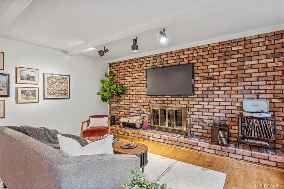 27 Winter Lane, Huntington, NY, 5 Bedrooms Bedrooms, 11 Rooms Rooms,3 BathroomsBathrooms,Residential,For Rent,Winter,0,1054397 27 Winter Lane, Huntington, NY, 5 Bedrooms Bedrooms, 11 Rooms Rooms,3 BathroomsBathrooms,Residential,For Rent,Winter,0,1054397
