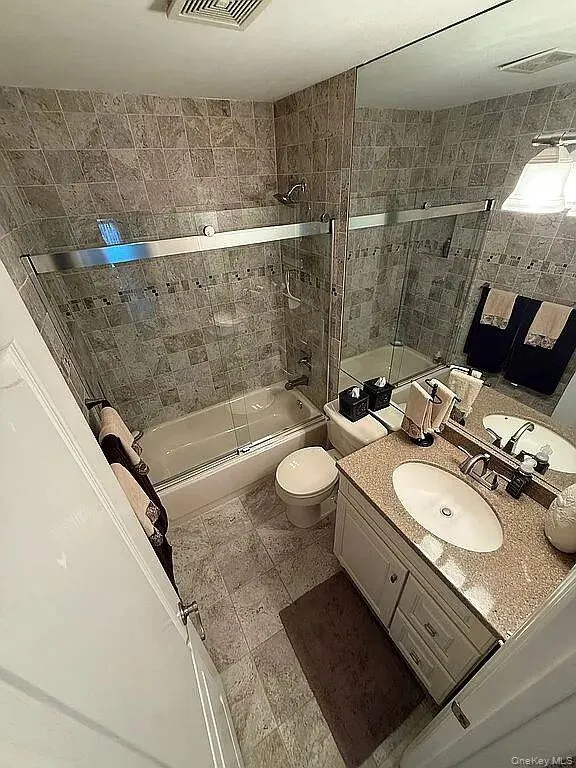 Full Bathroom Full Bathroom