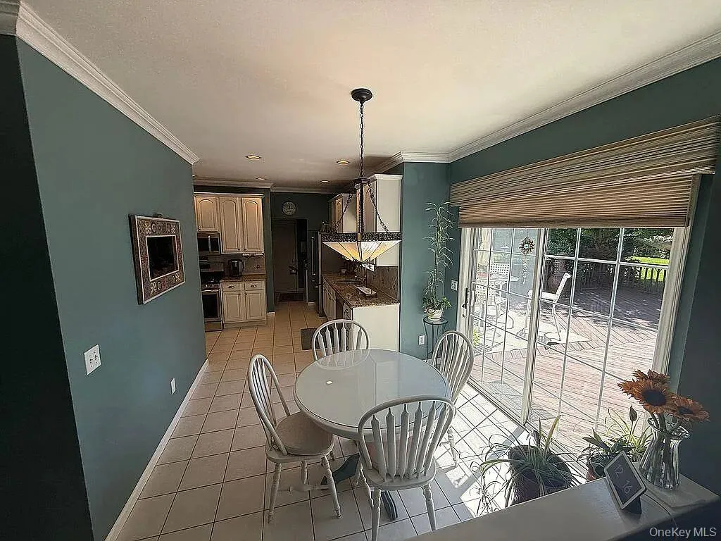 Eat In Kitchen w/ Glass Sliding Doors to Deck Eat In Kitchen w/ Glass Sliding Doors to Deck