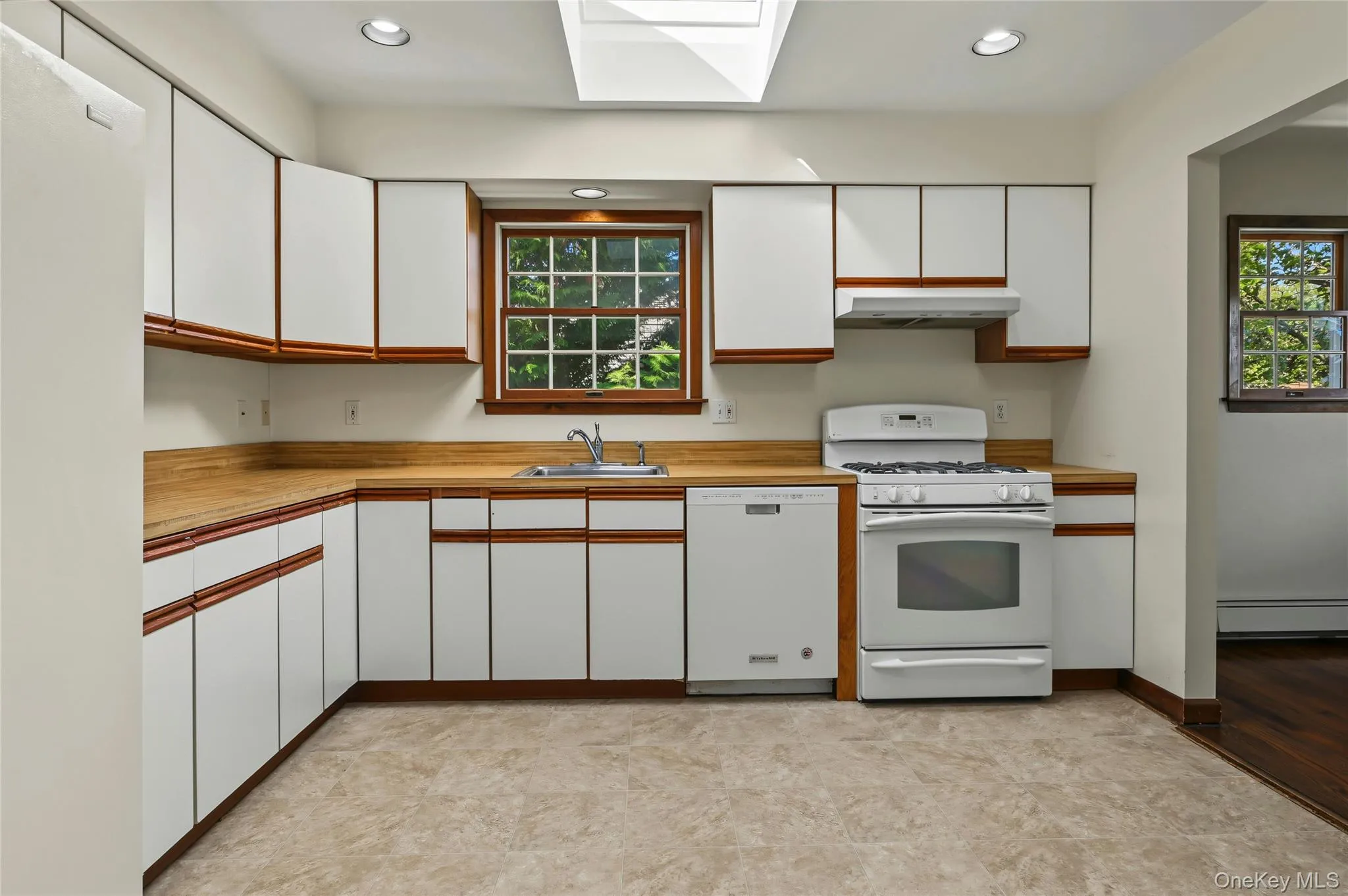 76 Hernan Avenue, Oyster Bay, NY, 4 Bedrooms Bedrooms, 8 Rooms Rooms,2 BathroomsBathrooms,Residential,For Rent,Hernan,0,1054412 76 Hernan Avenue, Oyster Bay, NY, 4 Bedrooms Bedrooms, 8 Rooms Rooms,2 BathroomsBathrooms,Residential,For Rent,Hernan,0,1054412