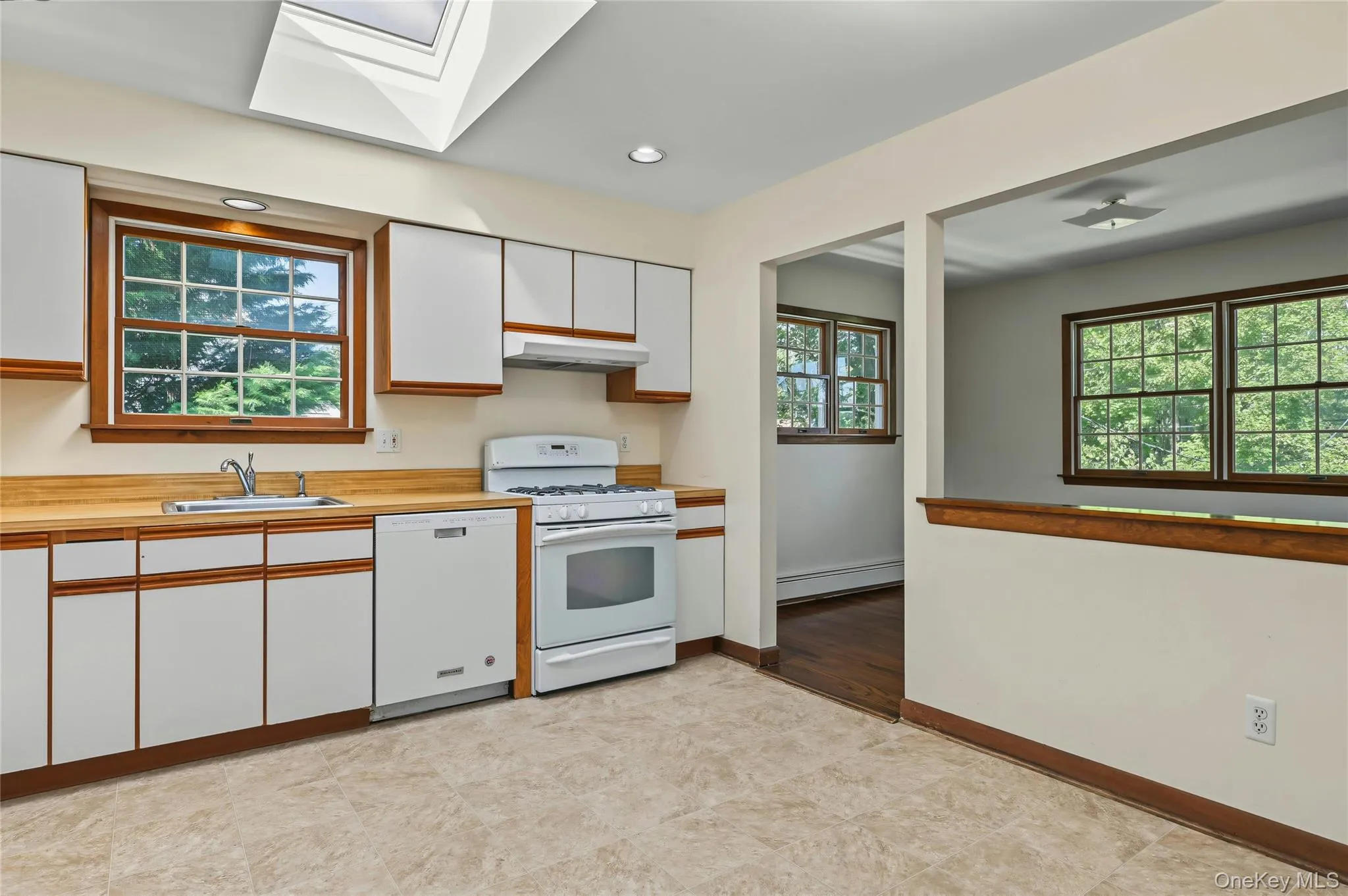 76 Hernan Avenue, Oyster Bay, NY, 4 Bedrooms Bedrooms, 8 Rooms Rooms,2 BathroomsBathrooms,Residential,For Rent,Hernan,0,1054412 76 Hernan Avenue, Oyster Bay, NY, 4 Bedrooms Bedrooms, 8 Rooms Rooms,2 BathroomsBathrooms,Residential,For Rent,Hernan,0,1054412