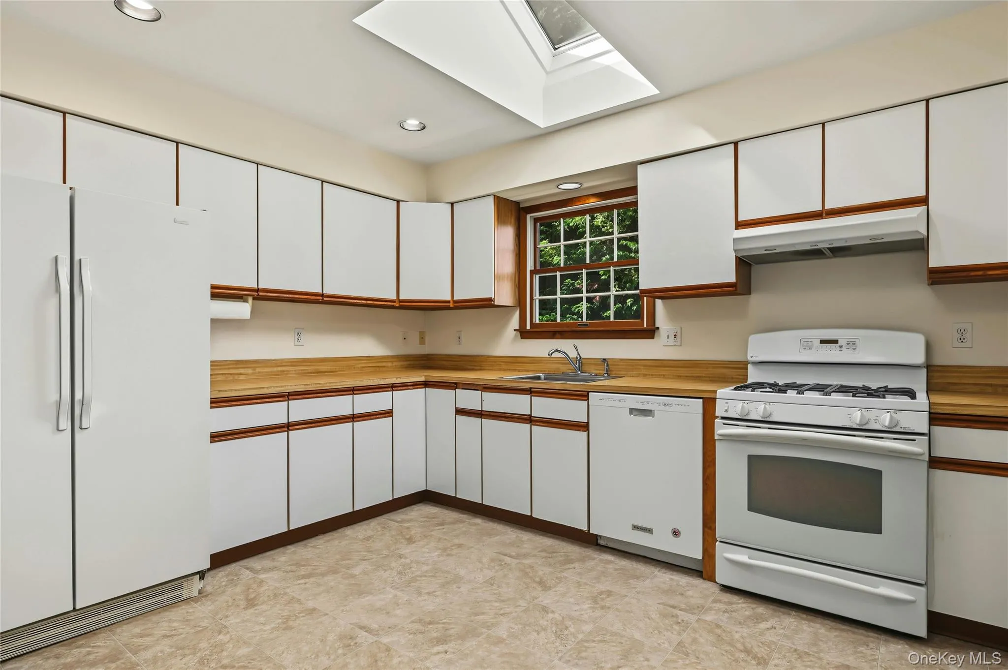 76 Hernan Avenue, Oyster Bay, NY, 4 Bedrooms Bedrooms, 8 Rooms Rooms,2 BathroomsBathrooms,Residential,For Rent,Hernan,0,1054412 76 Hernan Avenue, Oyster Bay, NY, 4 Bedrooms Bedrooms, 8 Rooms Rooms,2 BathroomsBathrooms,Residential,For Rent,Hernan,0,1054412