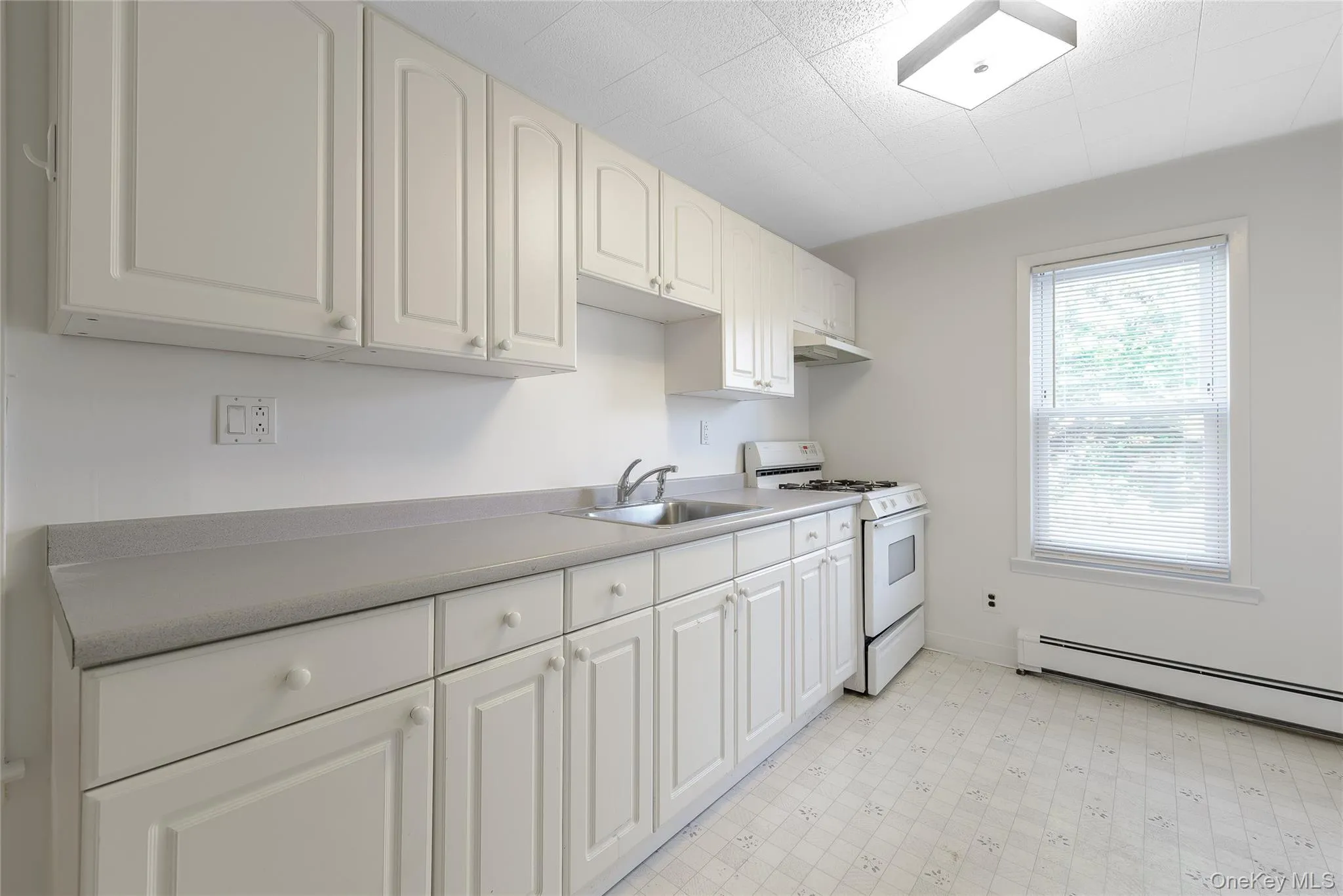 88 Searing Avenue, North Hempstead, NY, 1 Bedroom Bedrooms, 3 Rooms Rooms,1 BathroomBathrooms,Residential Lease,For Rent,Searing,0,1054418 88 Searing Avenue, North Hempstead, NY, 1 Bedroom Bedrooms, 3 Rooms Rooms,1 BathroomBathrooms,Residential Lease,For Rent,Searing,0,1054418