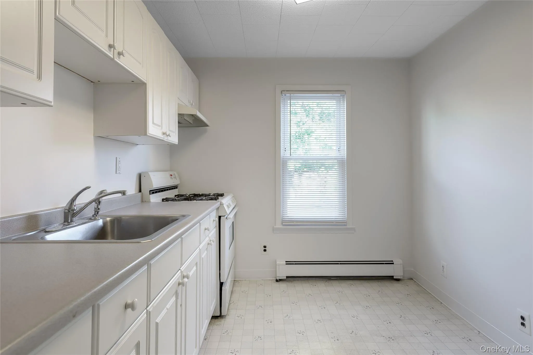 88 Searing Avenue, North Hempstead, NY, 1 Bedroom Bedrooms, 3 Rooms Rooms,1 BathroomBathrooms,Residential Lease,For Rent,Searing,0,1054418 88 Searing Avenue, North Hempstead, NY, 1 Bedroom Bedrooms, 3 Rooms Rooms,1 BathroomBathrooms,Residential Lease,For Rent,Searing,0,1054418
