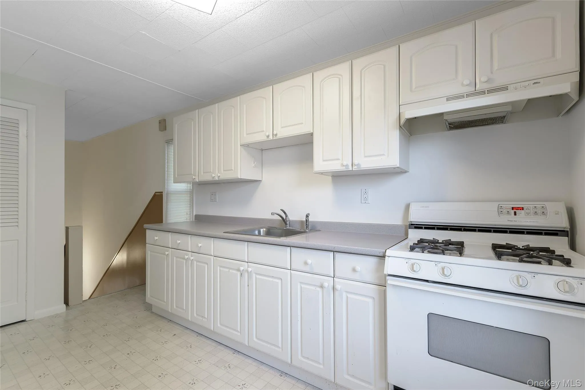88 Searing Avenue, North Hempstead, NY, 1 Bedroom Bedrooms, 3 Rooms Rooms,1 BathroomBathrooms,Residential Lease,For Rent,Searing,0,1054418 88 Searing Avenue, North Hempstead, NY, 1 Bedroom Bedrooms, 3 Rooms Rooms,1 BathroomBathrooms,Residential Lease,For Rent,Searing,0,1054418
