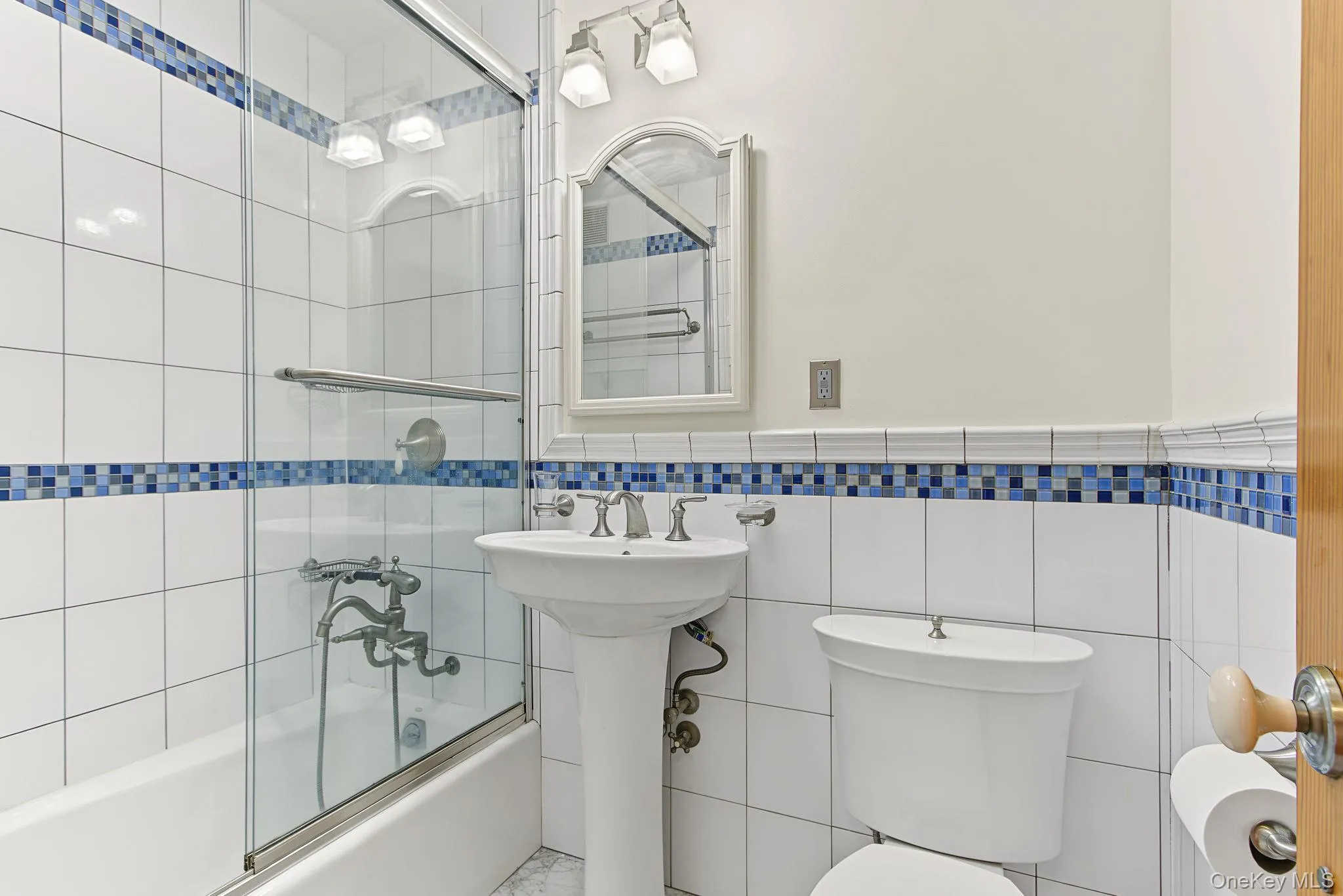3235 Cambridge Avenue, New York, NY, 1 Bedroom Bedrooms, 5 Rooms Rooms,1 BathroomBathrooms,Residential Lease,For Rent,Cambridge,0,1054424 3235 Cambridge Avenue, New York, NY, 1 Bedroom Bedrooms, 5 Rooms Rooms,1 BathroomBathrooms,Residential Lease,For Rent,Cambridge,0,1054424