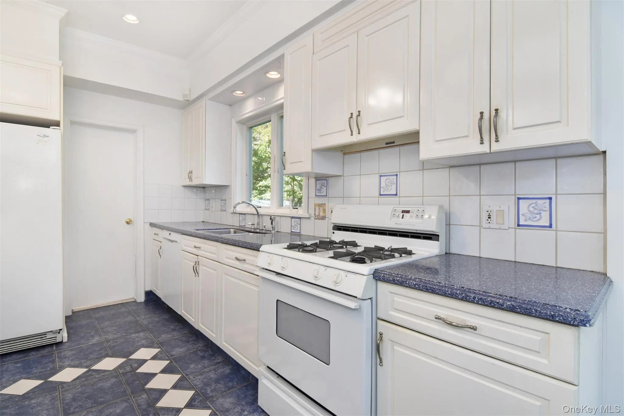 79 Southgate Avenue, Greenburgh, NY, 4 Bedrooms Bedrooms, 8 Rooms Rooms,2 BathroomsBathrooms,Residential,For Rent,Southgate,0,1054438 79 Southgate Avenue, Greenburgh, NY, 4 Bedrooms Bedrooms, 8 Rooms Rooms,2 BathroomsBathrooms,Residential,For Rent,Southgate,0,1054438