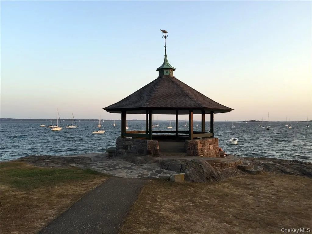 80 Edgewood Avenue, Mamaroneck, NY, 3 Bedrooms Bedrooms, 6 Rooms Rooms,1 BathroomBathrooms,Residential Lease,For Rent,Edgewood,0,1054453 80 Edgewood Avenue, Mamaroneck, NY, 3 Bedrooms Bedrooms, 6 Rooms Rooms,1 BathroomBathrooms,Residential Lease,For Rent,Edgewood,0,1054453