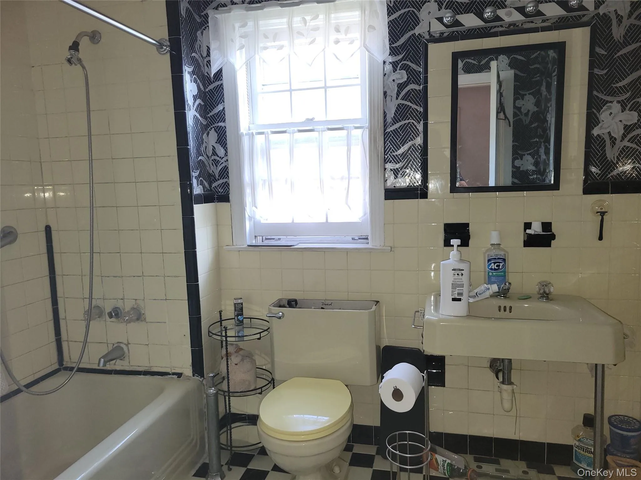 53-11 251st Place, New York, NY, 3 Bedrooms Bedrooms, 6 Rooms Rooms,1 BathroomBathrooms,Residential,For Rent,251st,0,1054461 53-11 251st Place, New York, NY, 3 Bedrooms Bedrooms, 6 Rooms Rooms,1 BathroomBathrooms,Residential,For Rent,251st,0,1054461