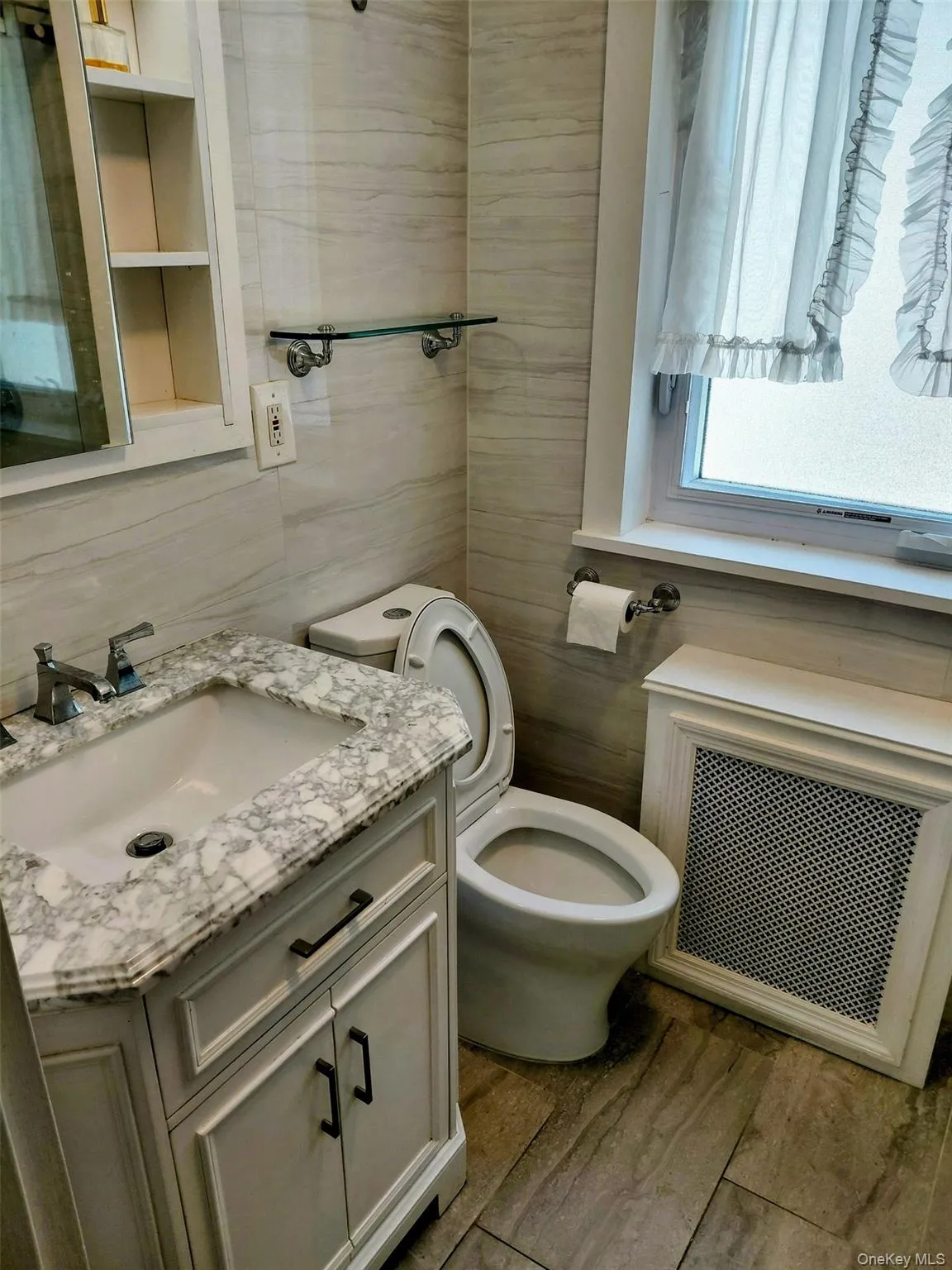 6720 Austin Street, New York, NY, 2 Bedrooms Bedrooms, 5 Rooms Rooms,1 BathroomBathrooms,Residential Lease,For Rent,Austin,0,1054462 6720 Austin Street, New York, NY, 2 Bedrooms Bedrooms, 5 Rooms Rooms,1 BathroomBathrooms,Residential Lease,For Rent,Austin,0,1054462