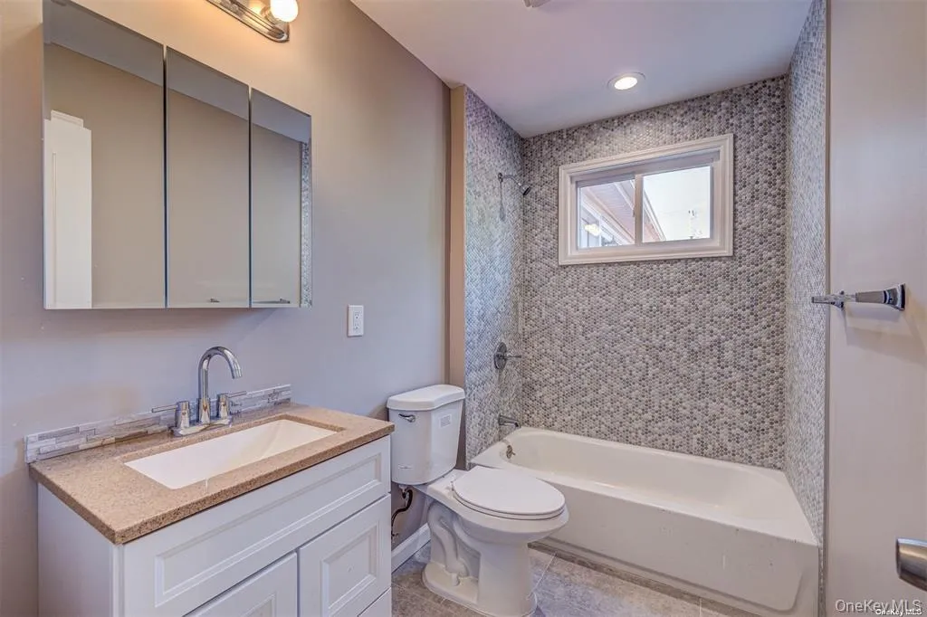 218 Alhambra Avenue, Babylon, NY, 3 Bedrooms Bedrooms, 8 Rooms Rooms,1 BathroomBathrooms,Residential,For Rent,Alhambra,0,1054474 218 Alhambra Avenue, Babylon, NY, 3 Bedrooms Bedrooms, 8 Rooms Rooms,1 BathroomBathrooms,Residential,For Rent,Alhambra,0,1054474