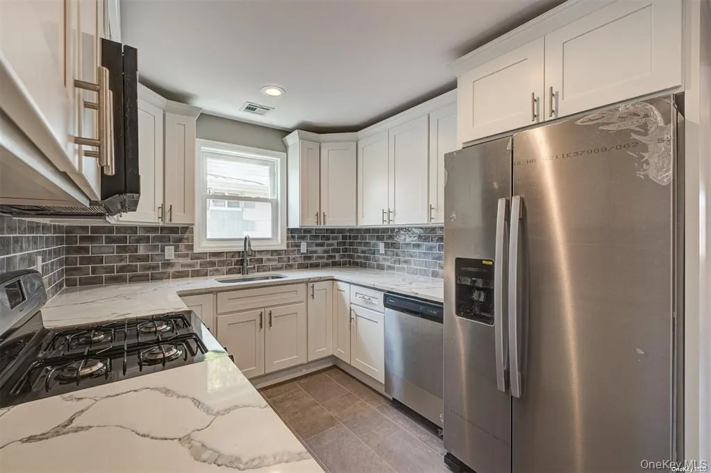 218 Alhambra Avenue, Babylon, NY, 3 Bedrooms Bedrooms, 8 Rooms Rooms,1 BathroomBathrooms,Residential,For Rent,Alhambra,0,1054474 218 Alhambra Avenue, Babylon, NY, 3 Bedrooms Bedrooms, 8 Rooms Rooms,1 BathroomBathrooms,Residential,For Rent,Alhambra,0,1054474
