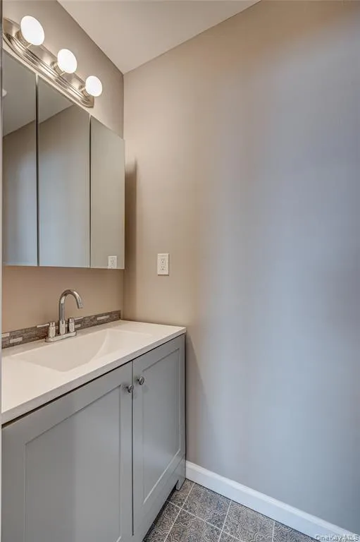 218 Alhambra Avenue, Babylon, NY, 3 Bedrooms Bedrooms, 8 Rooms Rooms,1 BathroomBathrooms,Residential,For Rent,Alhambra,0,1054474 218 Alhambra Avenue, Babylon, NY, 3 Bedrooms Bedrooms, 8 Rooms Rooms,1 BathroomBathrooms,Residential,For Rent,Alhambra,0,1054474