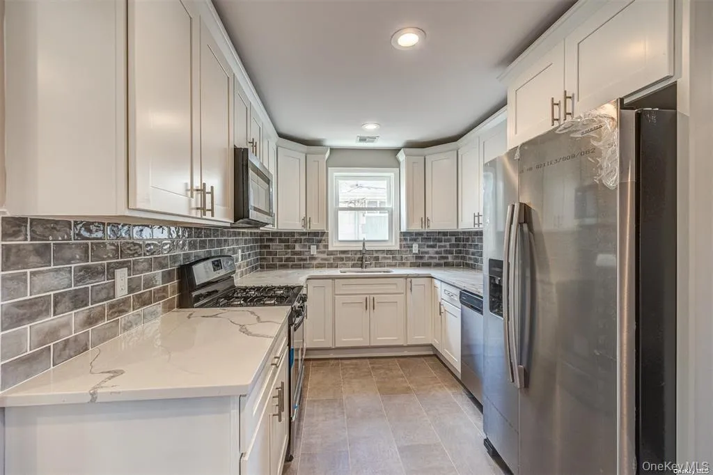 218 Alhambra Avenue, Babylon, NY, 3 Bedrooms Bedrooms, 8 Rooms Rooms,1 BathroomBathrooms,Residential,For Rent,Alhambra,0,1054474 218 Alhambra Avenue, Babylon, NY, 3 Bedrooms Bedrooms, 8 Rooms Rooms,1 BathroomBathrooms,Residential,For Rent,Alhambra,0,1054474