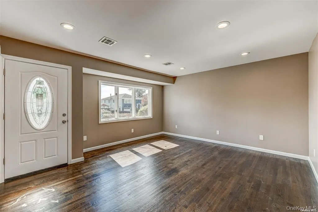 218 Alhambra Avenue, Babylon, NY, 3 Bedrooms Bedrooms, 8 Rooms Rooms,1 BathroomBathrooms,Residential,For Rent,Alhambra,0,1054474 218 Alhambra Avenue, Babylon, NY, 3 Bedrooms Bedrooms, 8 Rooms Rooms,1 BathroomBathrooms,Residential,For Rent,Alhambra,0,1054474