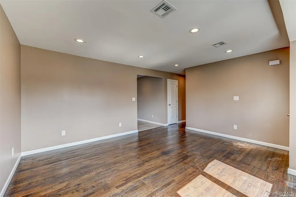 218 Alhambra Avenue, Babylon, NY, 3 Bedrooms Bedrooms, 8 Rooms Rooms,1 BathroomBathrooms,Residential,For Rent,Alhambra,0,1054474 218 Alhambra Avenue, Babylon, NY, 3 Bedrooms Bedrooms, 8 Rooms Rooms,1 BathroomBathrooms,Residential,For Rent,Alhambra,0,1054474