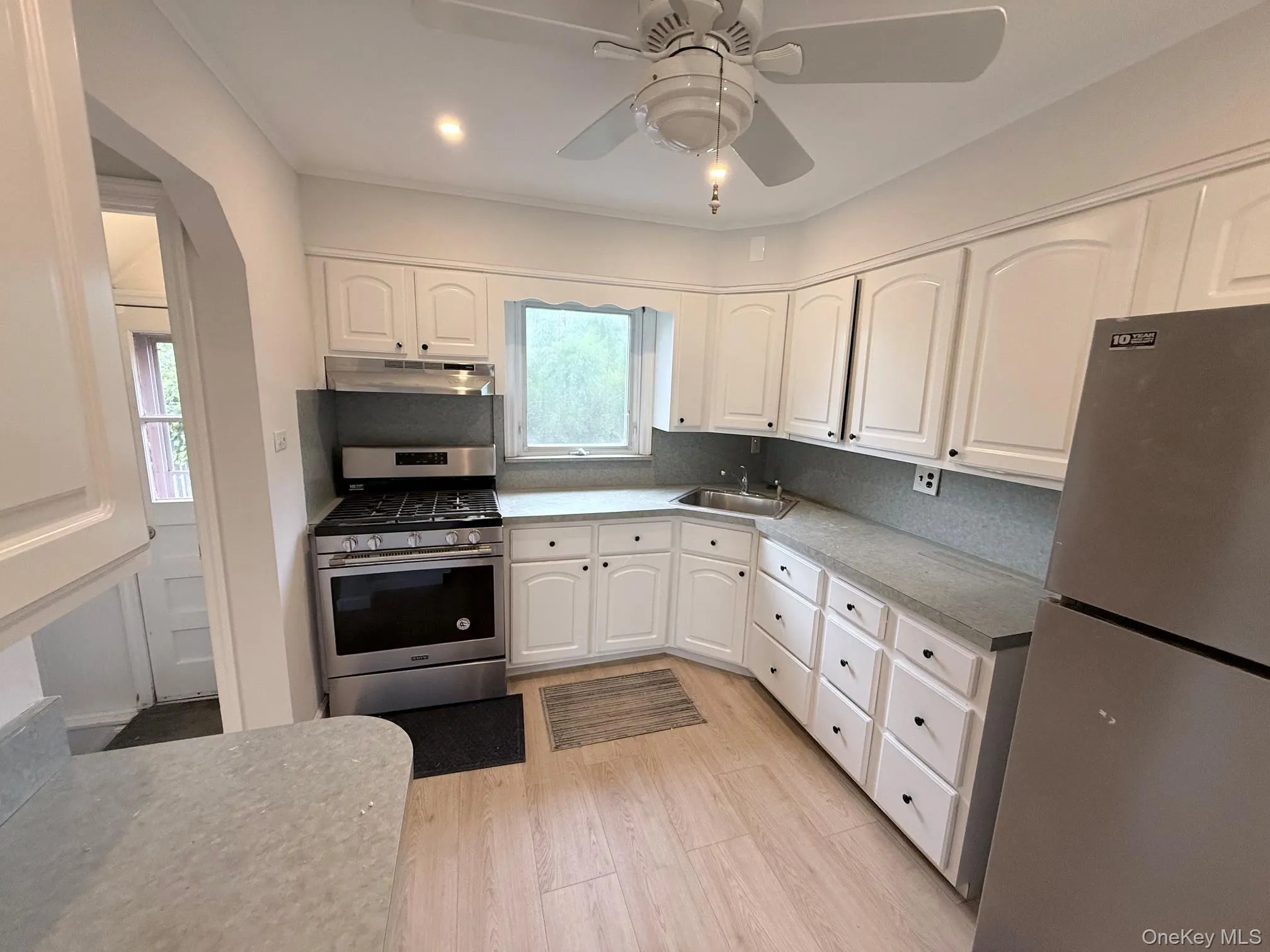220 Manhattan Avenue, North Hempstead, NY, 2 Bedrooms Bedrooms, 5 Rooms Rooms,1 BathroomBathrooms,Residential Lease,For Rent,Manhattan,0,1054496 220 Manhattan Avenue, North Hempstead, NY, 2 Bedrooms Bedrooms, 5 Rooms Rooms,1 BathroomBathrooms,Residential Lease,For Rent,Manhattan,0,1054496