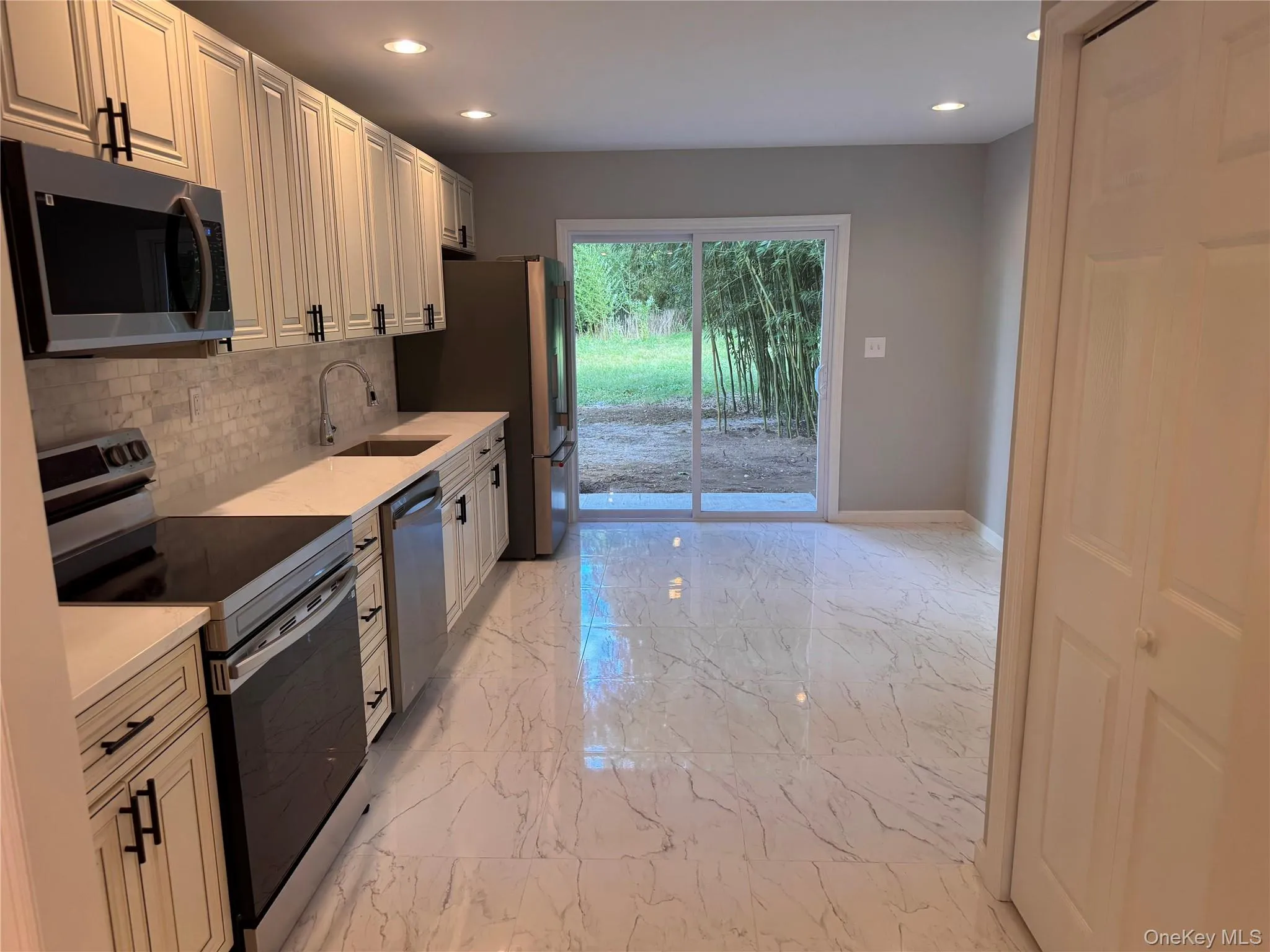 4 Barnes Road, Brookhaven, NY, 5 Bedrooms Bedrooms, 9 Rooms Rooms,2 BathroomsBathrooms,Residential,For Rent,Barnes,0,1054500 4 Barnes Road, Brookhaven, NY, 5 Bedrooms Bedrooms, 9 Rooms Rooms,2 BathroomsBathrooms,Residential,For Rent,Barnes,0,1054500