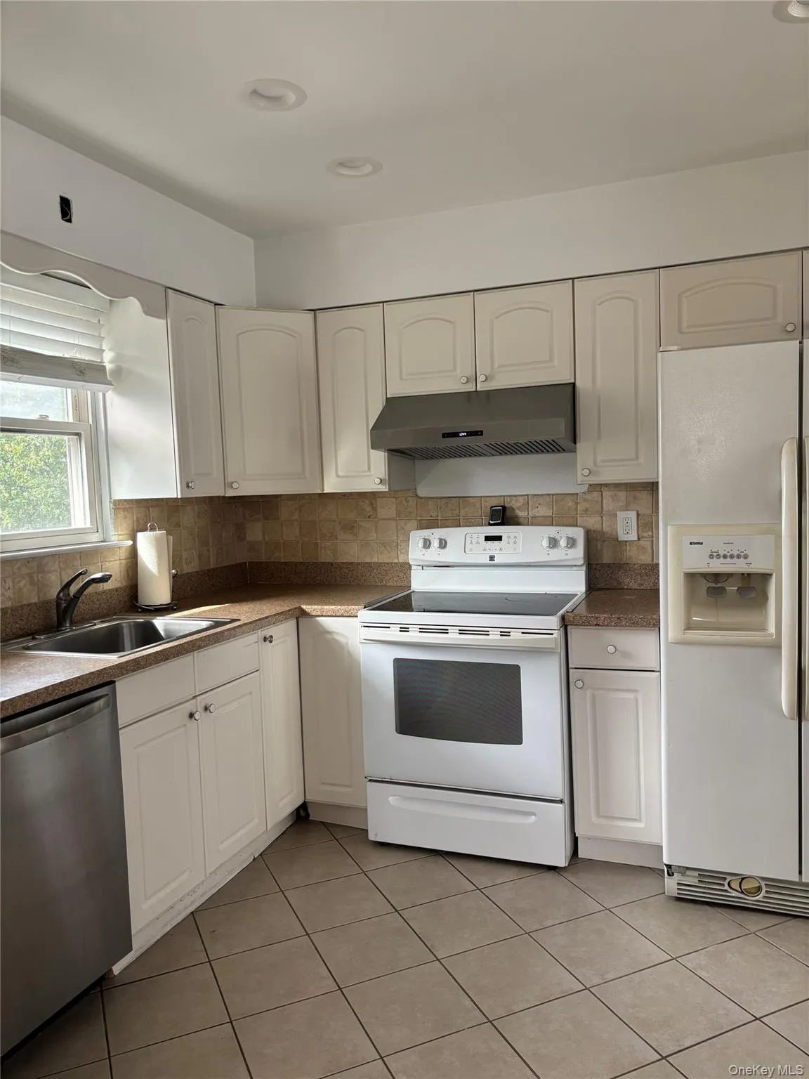 27 Hendrick Avenue, Glen Cove, NY, 3 Bedroom Bedrooms, 5 Room Rooms,1 BathroomBathrooms,Residential Lease,For Rent,Hendrick,0,1054509 27 Hendrick Avenue, Glen Cove, NY, 3 Bedroom Bedrooms, 5 Room Rooms,1 BathroomBathrooms,Residential Lease,For Rent,Hendrick,0,1054509