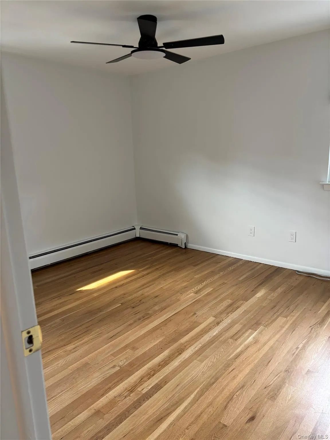 27 Hendrick Avenue, Glen Cove, NY, 3 Bedroom Bedrooms, 5 Room Rooms,1 BathroomBathrooms,Residential Lease,For Rent,Hendrick,0,1054509 27 Hendrick Avenue, Glen Cove, NY, 3 Bedroom Bedrooms, 5 Room Rooms,1 BathroomBathrooms,Residential Lease,For Rent,Hendrick,0,1054509