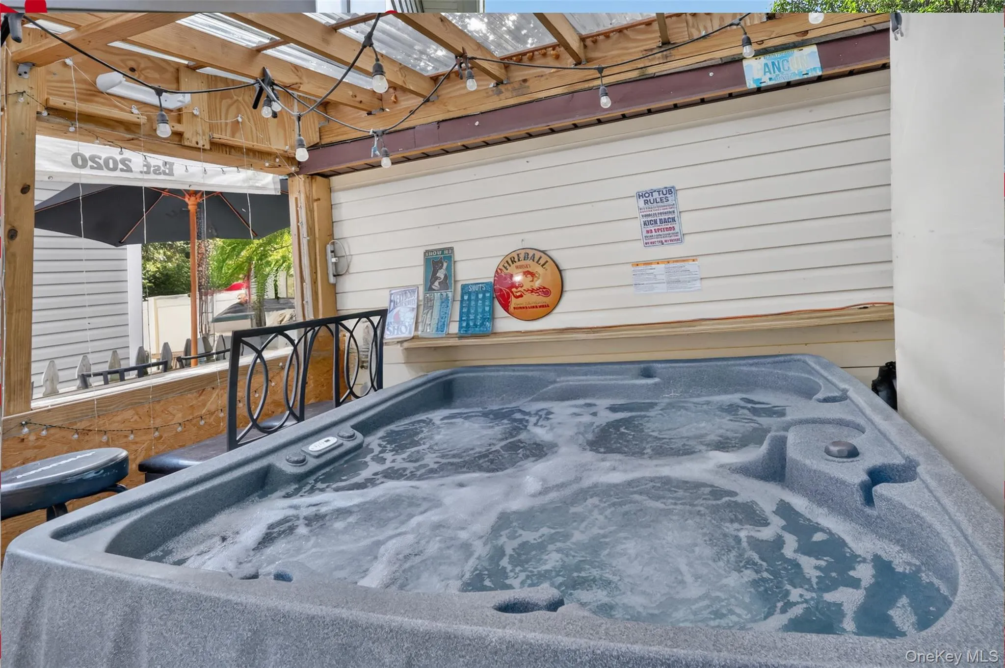 Hot Tub & Bar Hot Tub & Bar