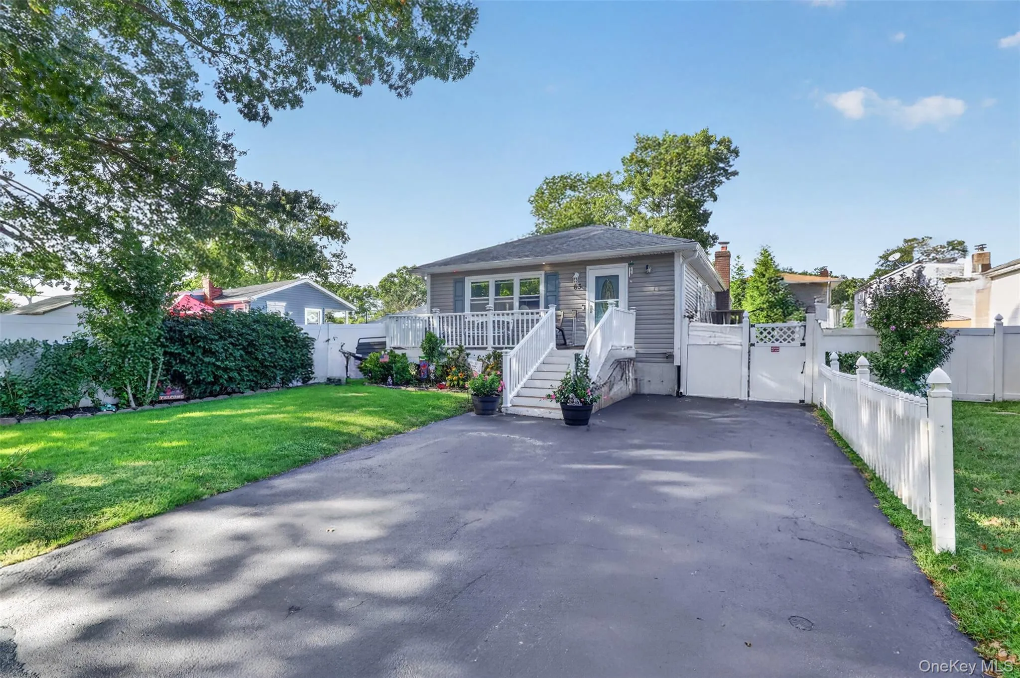 Welcome to 63 4th Street, Ronkonkoma! Welcome to 63 4th Street, Ronkonkoma!