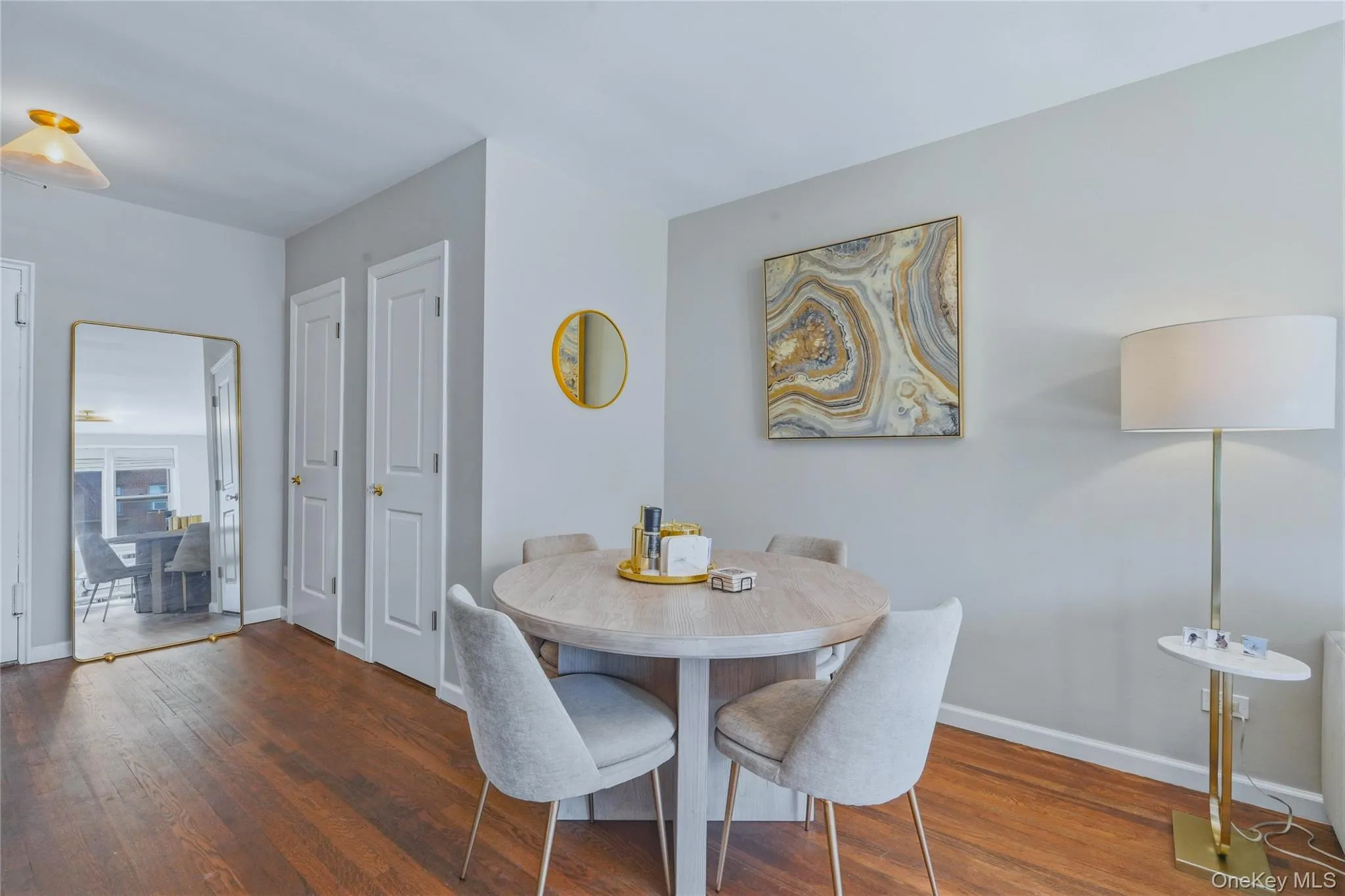 Dining area...great for entertaining Dining area...great for entertaining