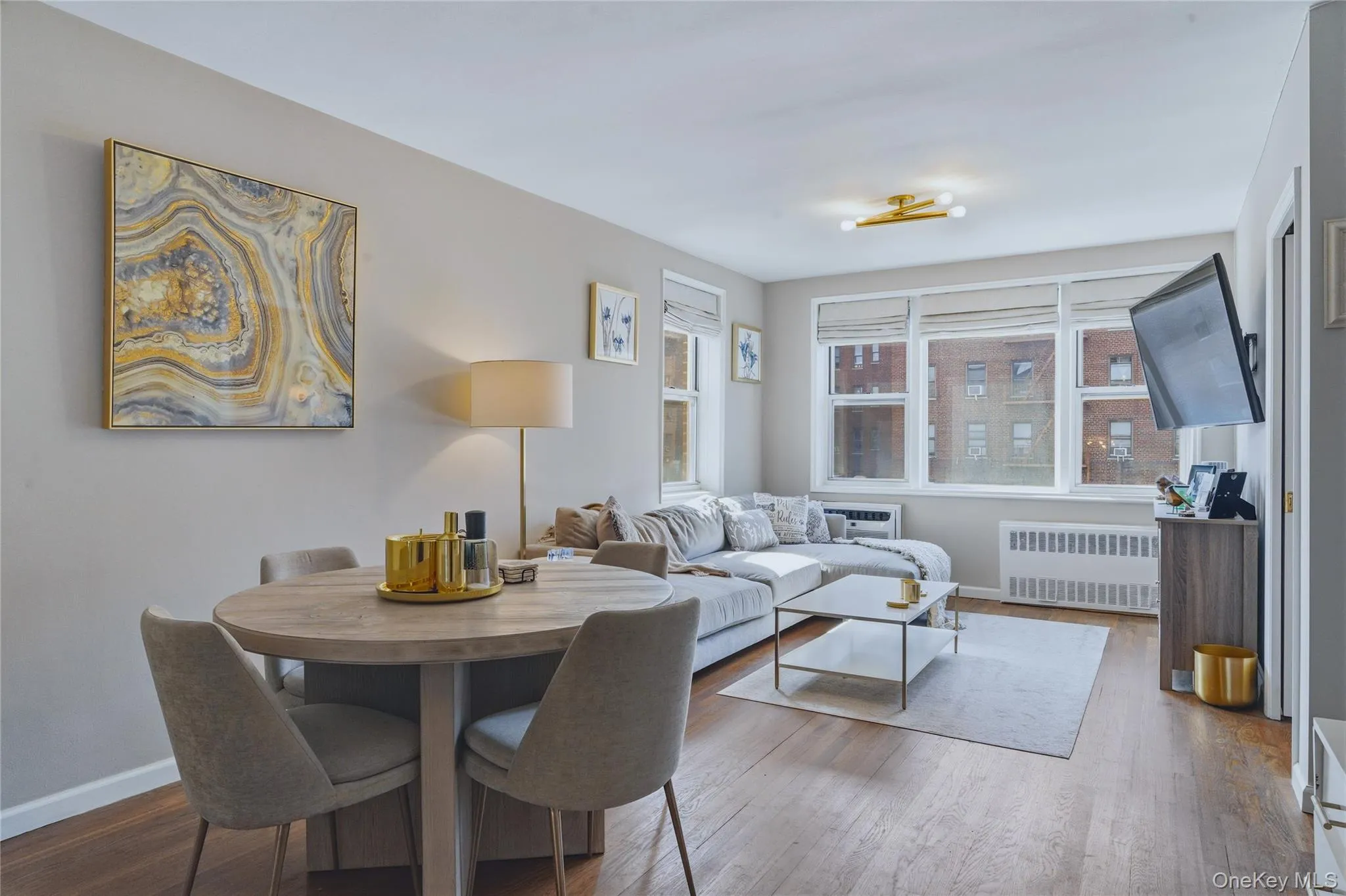 Lives like a 1-bedroom Lives like a 1-bedroom