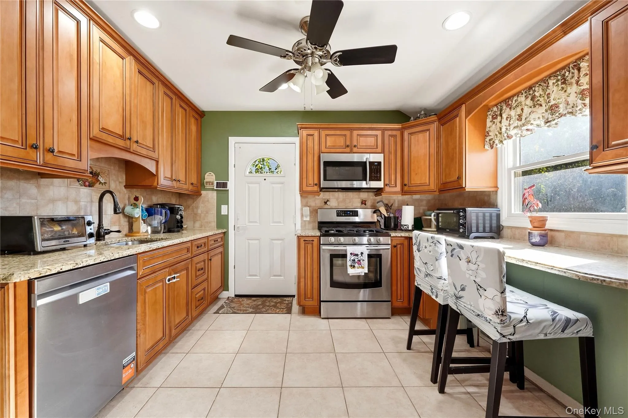 66 Champlain Street, Brookhaven, NY, 3 Bedrooms Bedrooms, 9 Rooms Rooms,2 BathroomsBathrooms,Residential,For Rent,Champlain,0,1054516 66 Champlain Street, Brookhaven, NY, 3 Bedrooms Bedrooms, 9 Rooms Rooms,2 BathroomsBathrooms,Residential,For Rent,Champlain,0,1054516