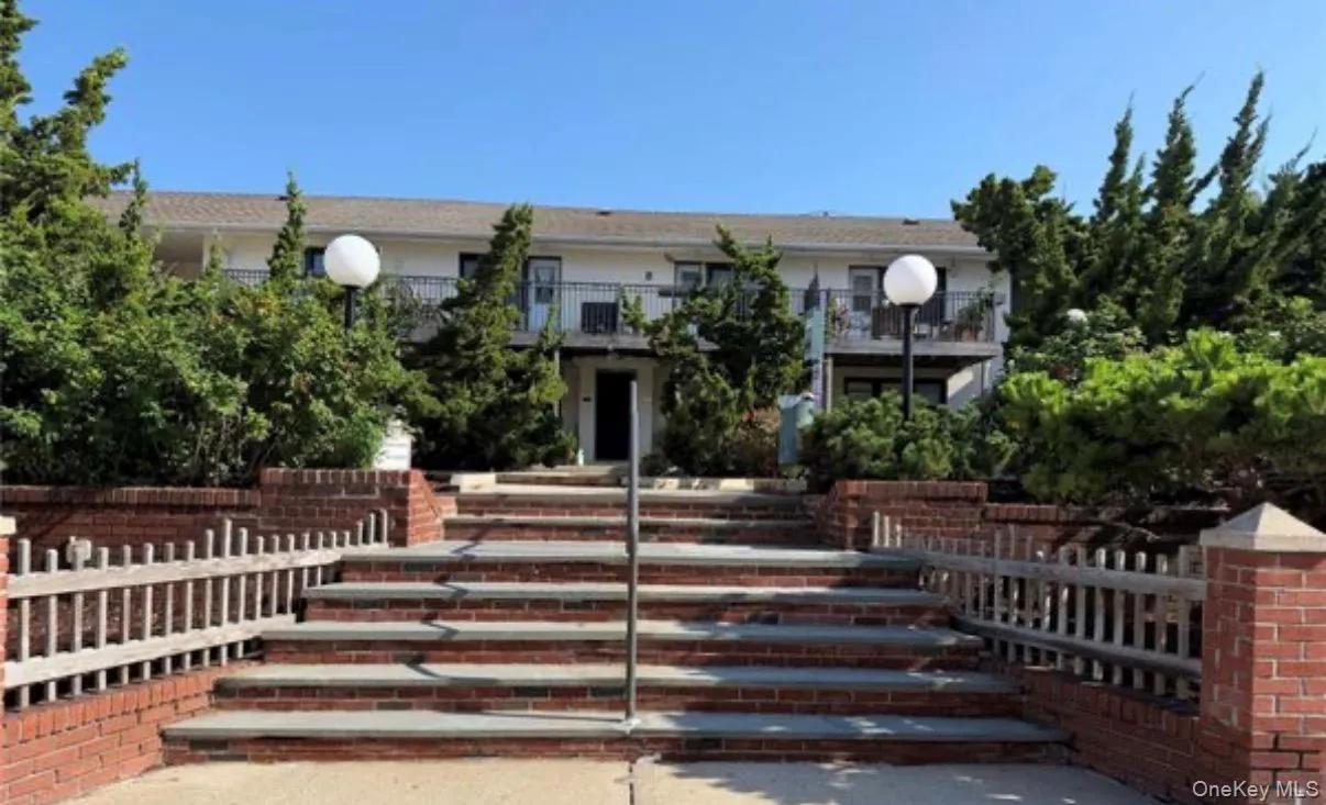65 W Broadway, Long Beach, NY, 2 Room Rooms,1 BathroomBathrooms,Residential Lease,For Rent,W Broadway,0,1054539 65 W Broadway, Long Beach, NY, 2 Room Rooms,1 BathroomBathrooms,Residential Lease,For Rent,W Broadway,0,1054539