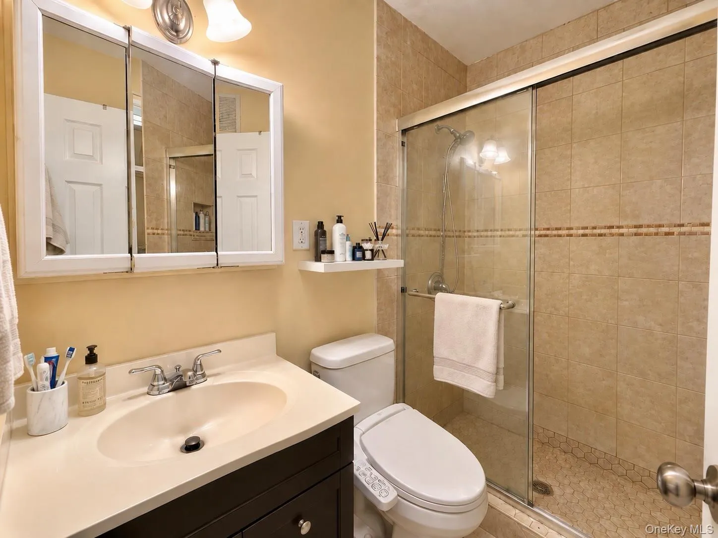 71-32 163rd Street, New York, NY, 2 Bedrooms Bedrooms, 4 Rooms Rooms,2 BathroomsBathrooms,Residential,For Rent,163rd,0,1054571 71-32 163rd Street, New York, NY, 2 Bedrooms Bedrooms, 4 Rooms Rooms,2 BathroomsBathrooms,Residential,For Rent,163rd,0,1054571
