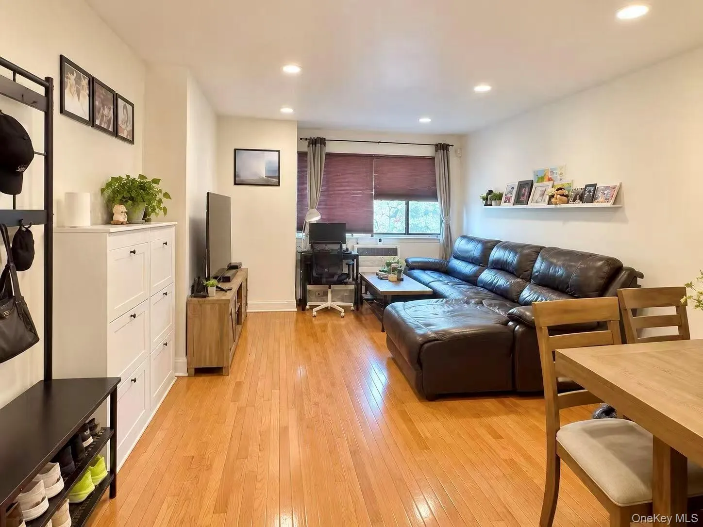 71-32 163rd Street, New York, NY, 2 Bedrooms Bedrooms, 4 Rooms Rooms,2 BathroomsBathrooms,Residential,For Rent,163rd,0,1054571 71-32 163rd Street, New York, NY, 2 Bedrooms Bedrooms, 4 Rooms Rooms,2 BathroomsBathrooms,Residential,For Rent,163rd,0,1054571