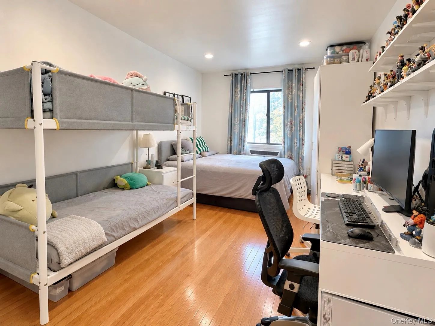 71-32 163rd Street, New York, NY, 2 Bedrooms Bedrooms, 4 Rooms Rooms,2 BathroomsBathrooms,Residential,For Rent,163rd,0,1054571 71-32 163rd Street, New York, NY, 2 Bedrooms Bedrooms, 4 Rooms Rooms,2 BathroomsBathrooms,Residential,For Rent,163rd,0,1054571