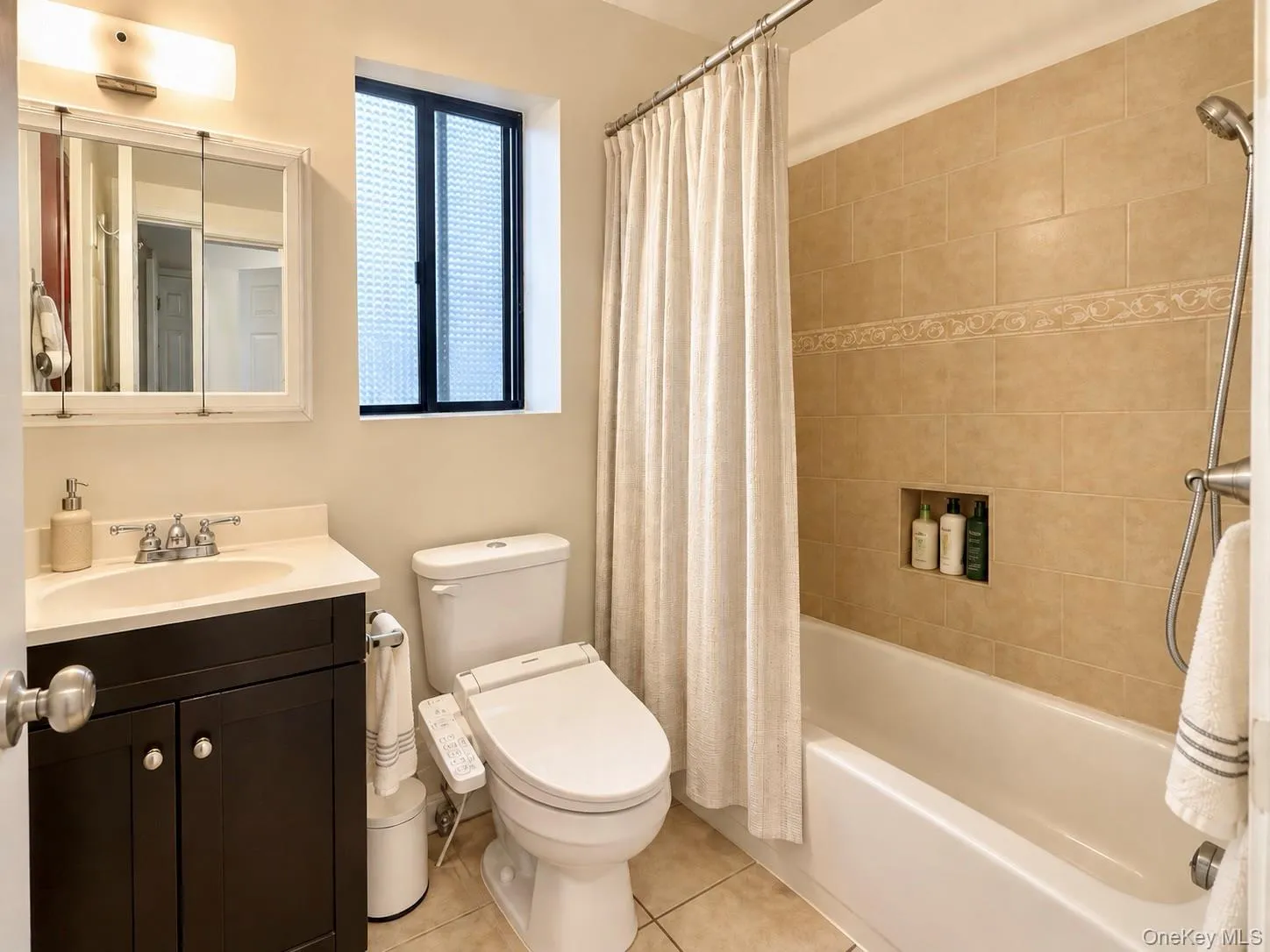 71-32 163rd Street, New York, NY, 2 Bedrooms Bedrooms, 4 Rooms Rooms,2 BathroomsBathrooms,Residential,For Rent,163rd,0,1054571 71-32 163rd Street, New York, NY, 2 Bedrooms Bedrooms, 4 Rooms Rooms,2 BathroomsBathrooms,Residential,For Rent,163rd,0,1054571