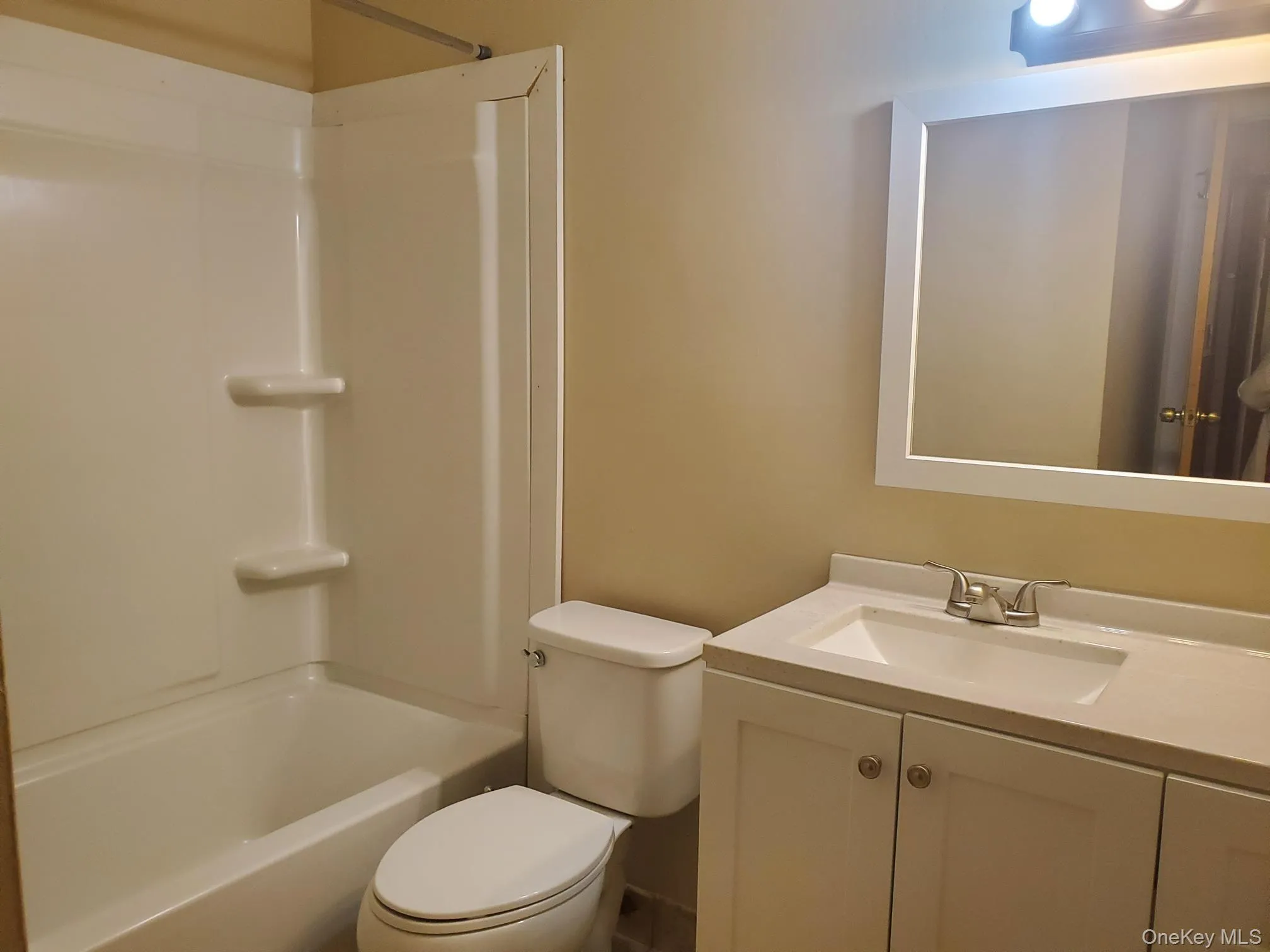 248 Concord Lane, Middletown, NY, 2 Bedrooms Bedrooms, 4 Rooms Rooms,2 BathroomsBathrooms,Residential Lease,For Rent,Concord,0,1054572 248 Concord Lane, Middletown, NY, 2 Bedrooms Bedrooms, 4 Rooms Rooms,2 BathroomsBathrooms,Residential Lease,For Rent,Concord,0,1054572