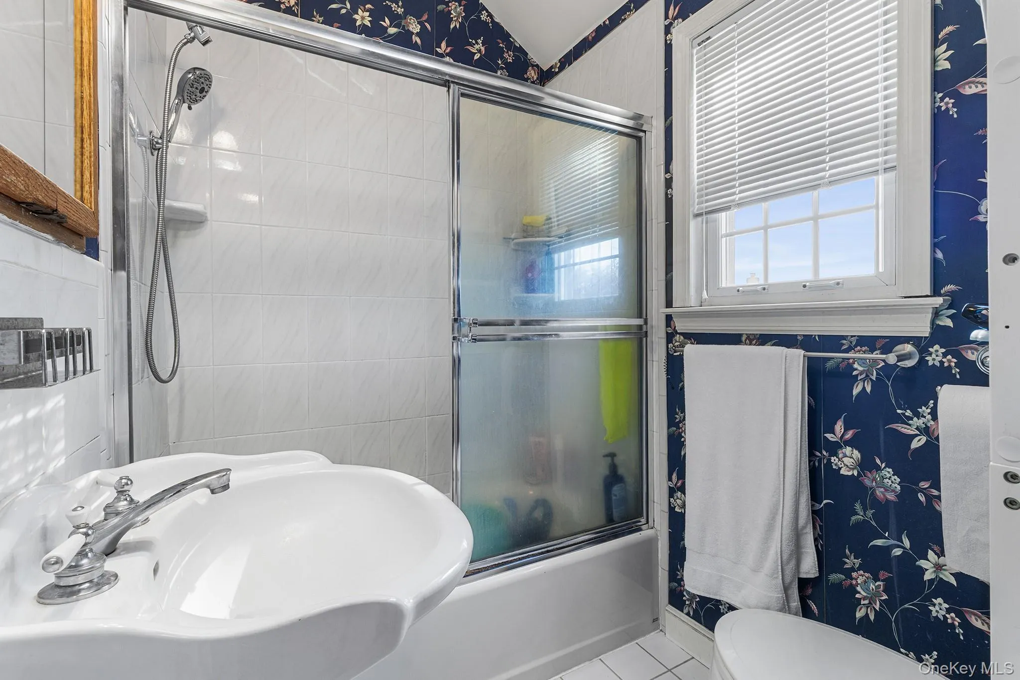 305 White Road, North Hempstead, NY, 3 Bedrooms Bedrooms, 6 Rooms Rooms,2 BathroomsBathrooms,Residential,For Rent,White,0,1054573 305 White Road, North Hempstead, NY, 3 Bedrooms Bedrooms, 6 Rooms Rooms,2 BathroomsBathrooms,Residential,For Rent,White,0,1054573