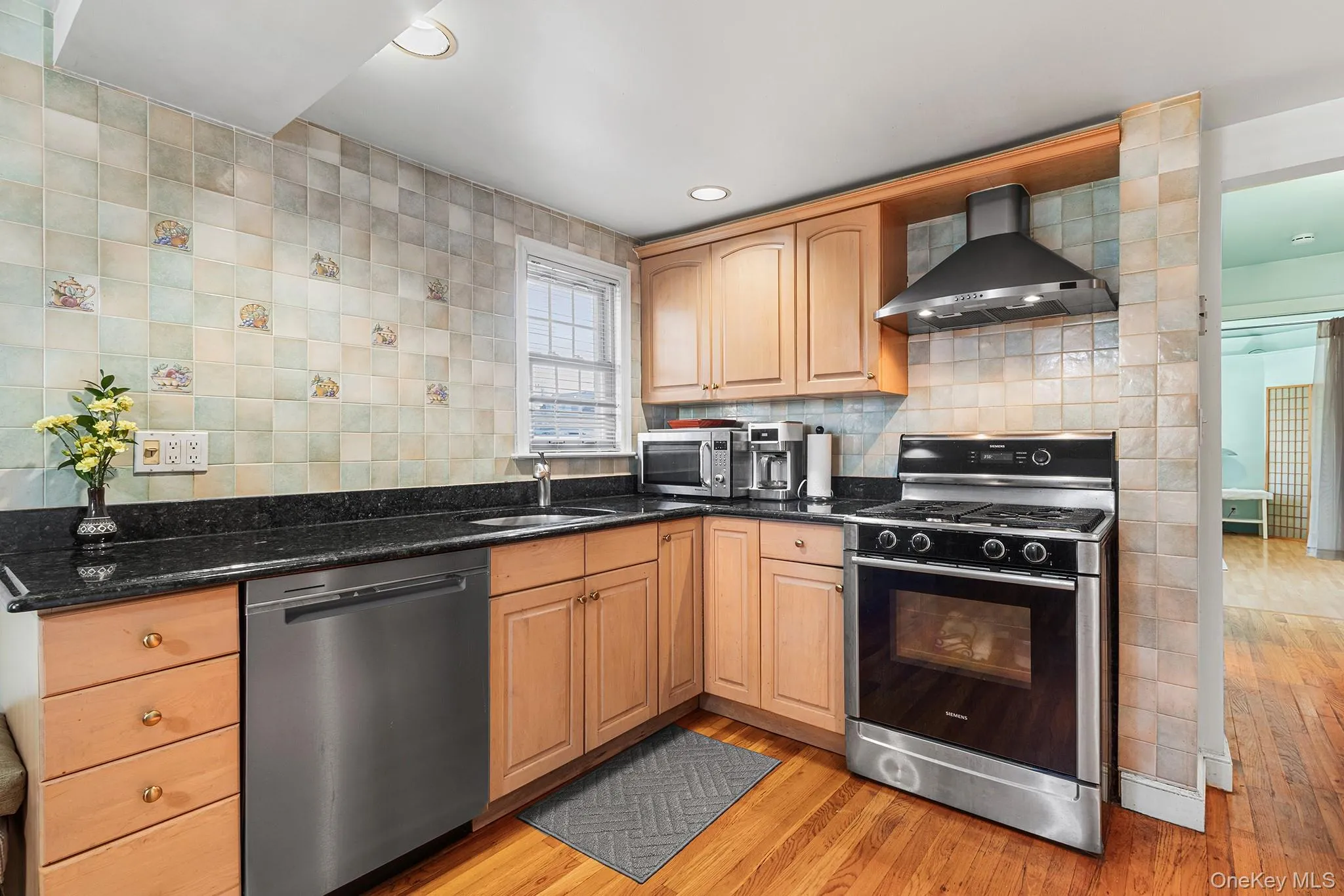 305 White Road, North Hempstead, NY, 3 Bedrooms Bedrooms, 6 Rooms Rooms,2 BathroomsBathrooms,Residential,For Rent,White,0,1054573 305 White Road, North Hempstead, NY, 3 Bedrooms Bedrooms, 6 Rooms Rooms,2 BathroomsBathrooms,Residential,For Rent,White,0,1054573