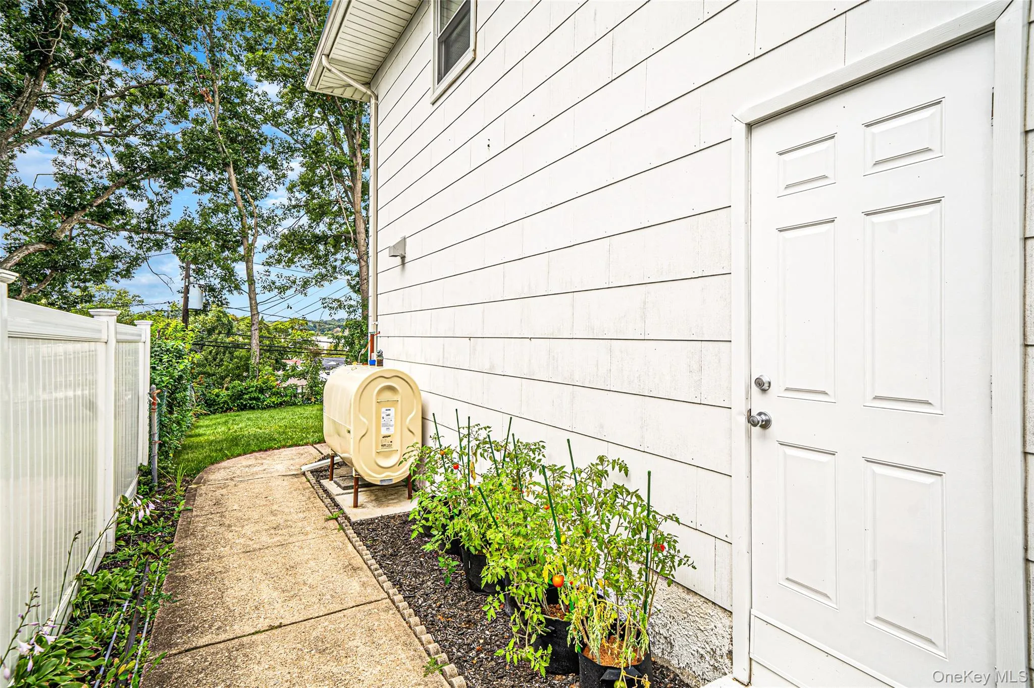 127 Iceland Drive, Huntington, NY, 4 Bedrooms Bedrooms, 9 Rooms Rooms,2 BathroomsBathrooms,Residential,For Rent,Iceland,0,1054577 127 Iceland Drive, Huntington, NY, 4 Bedrooms Bedrooms, 9 Rooms Rooms,2 BathroomsBathrooms,Residential,For Rent,Iceland,0,1054577