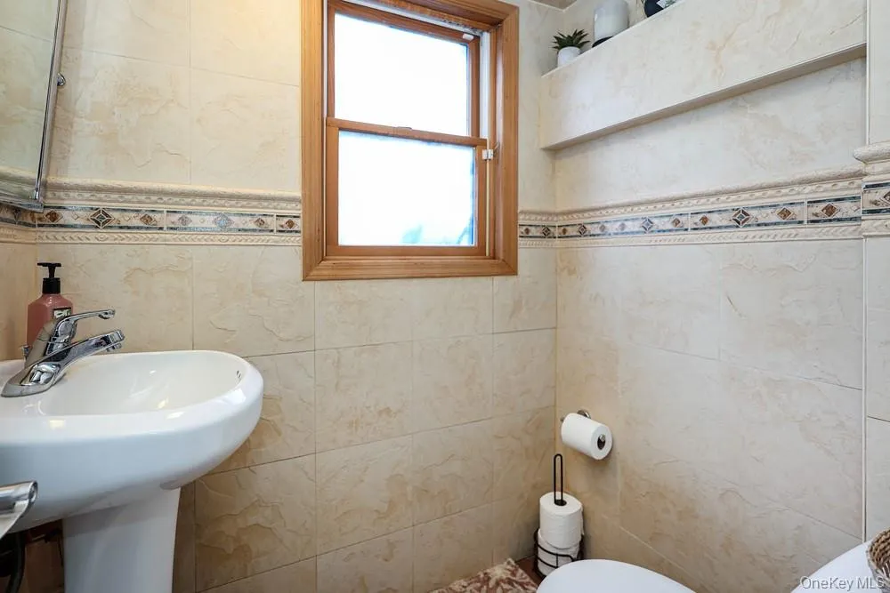 21 Kathleen Drive, Oyster Bay, NY, 4 Bedrooms Bedrooms, 8 Rooms Rooms,3 BathroomsBathrooms,Residential,For Rent,Kathleen,0,1054579 21 Kathleen Drive, Oyster Bay, NY, 4 Bedrooms Bedrooms, 8 Rooms Rooms,3 BathroomsBathrooms,Residential,For Rent,Kathleen,0,1054579